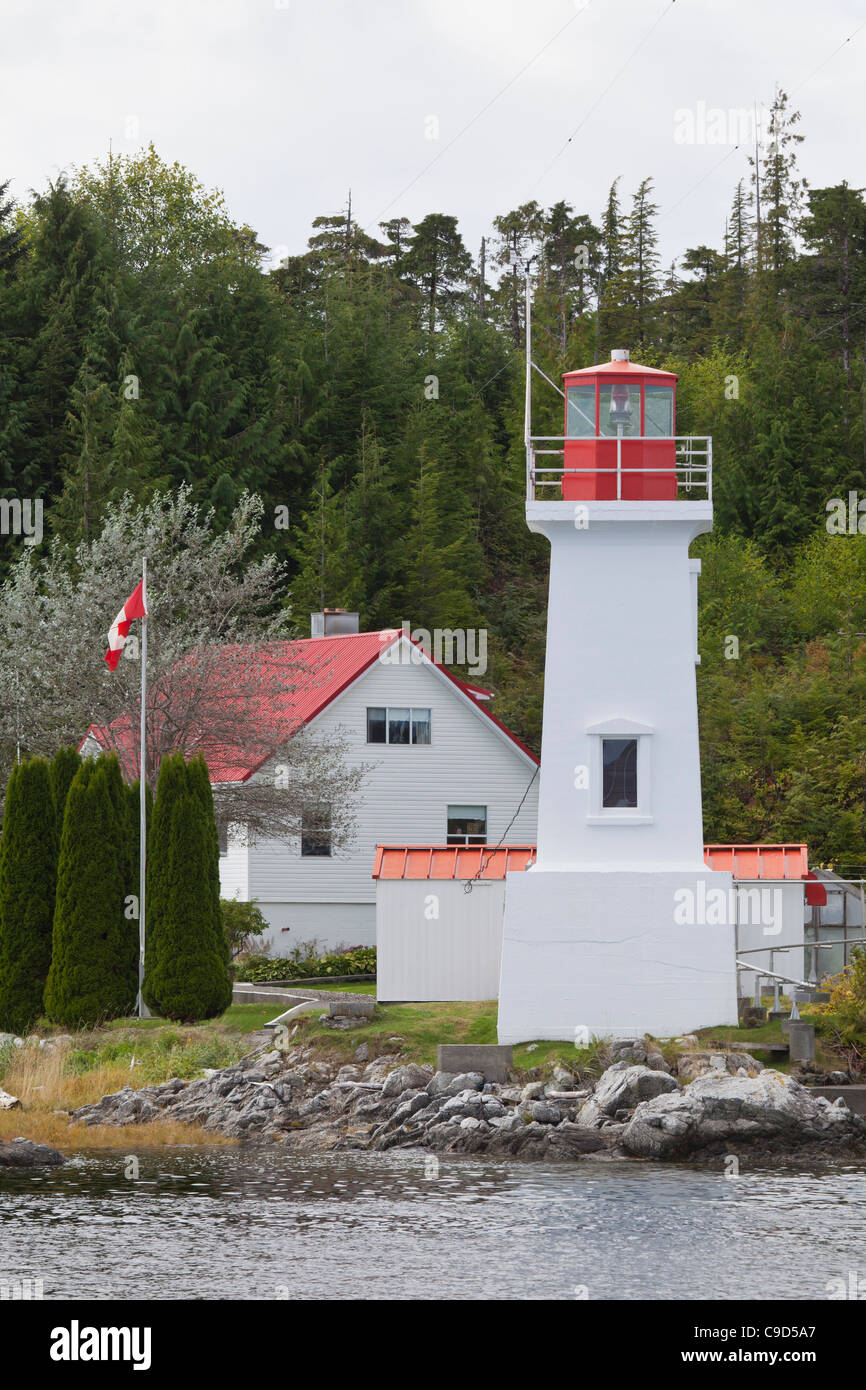 Faro sulla costa, Dryad Point Lighthouse, avorio, Isola Bella Bella, British Columbia, Canada Foto Stock