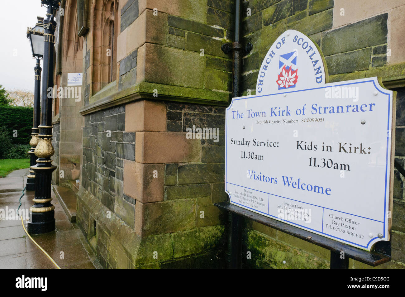 Segno presso la Chiesa di Scozia Città Kirk di Stranraer Foto Stock