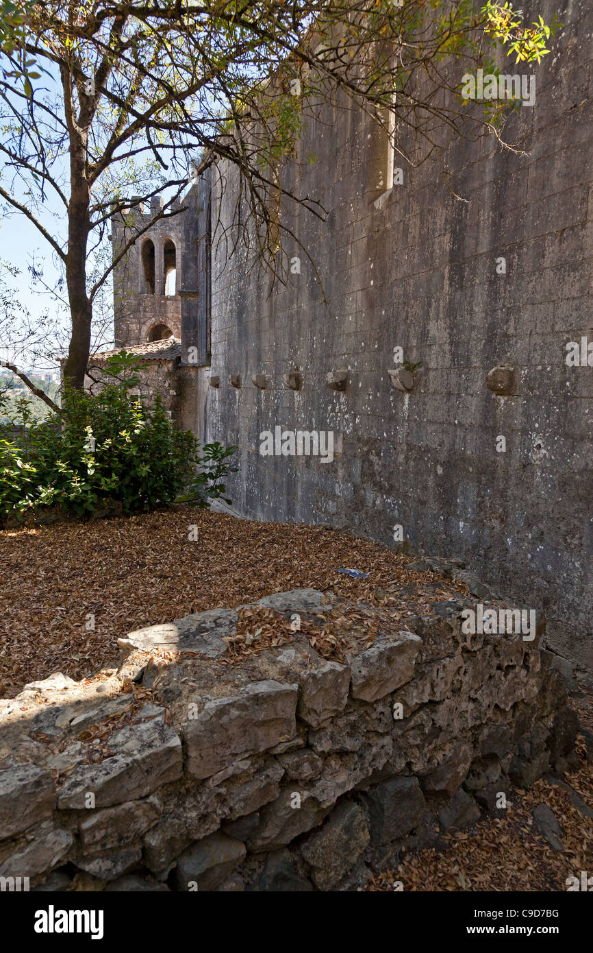 Rovine di Nossa Senhora da Pena chiesa (aka Santa Maria da Pena), all'interno del castello di Leiria. Leiria, Portogallo. Foto Stock