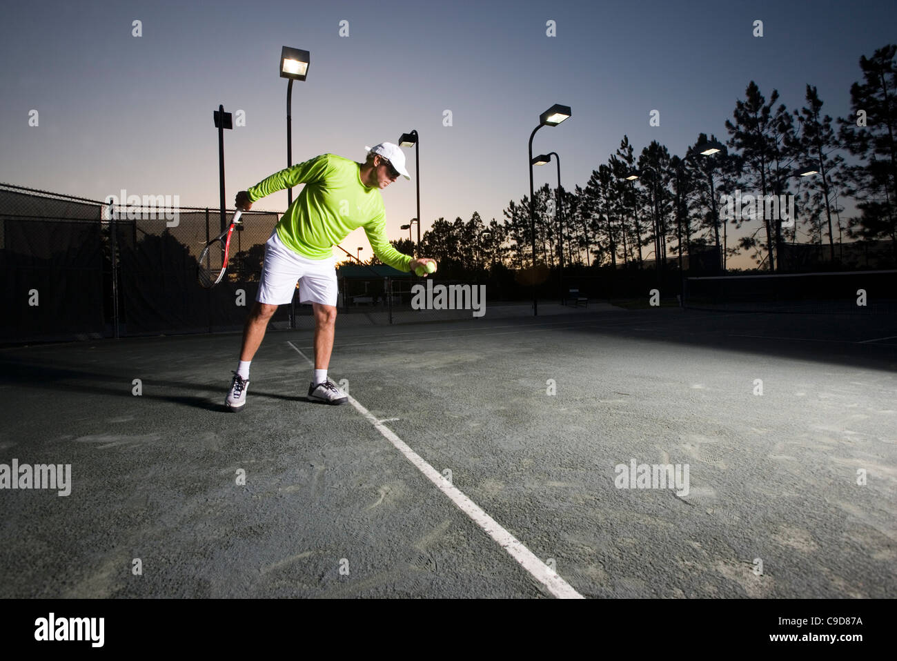 Giocatore di Tennis ottenere pronto per servire Foto Stock