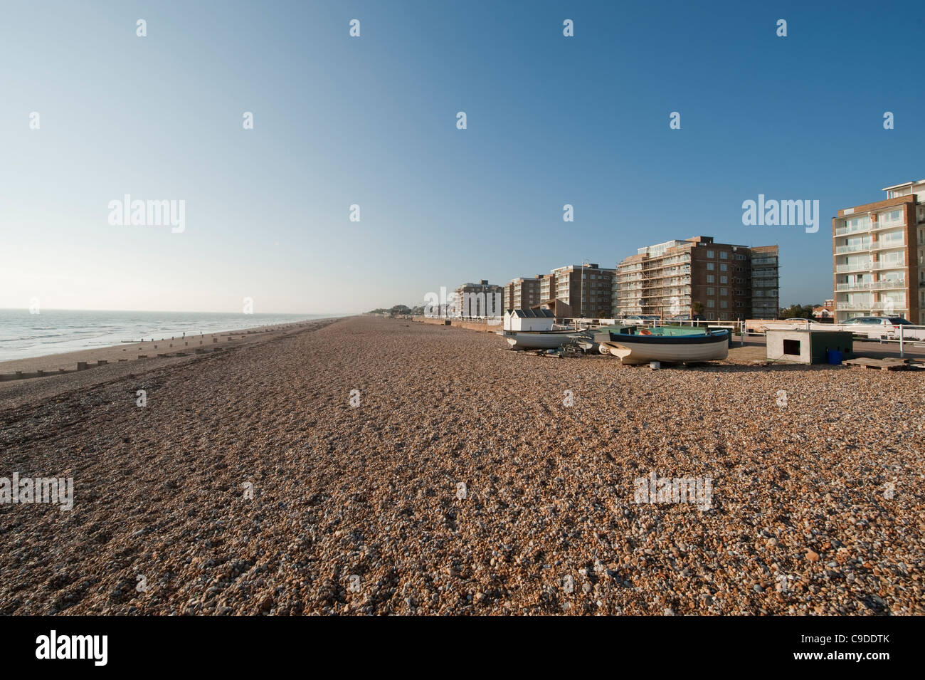 Lungomare e appartamenti a Bexhill on Sea, East Sussex, Inghilterra Foto Stock