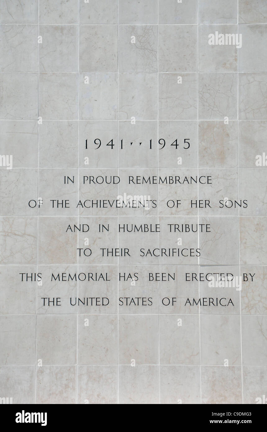 La dedizione alla guerra mondiale due soldati americani sulla cappella principale nel Lussemburgo Cimitero Americano, Lussemburgo. Foto Stock