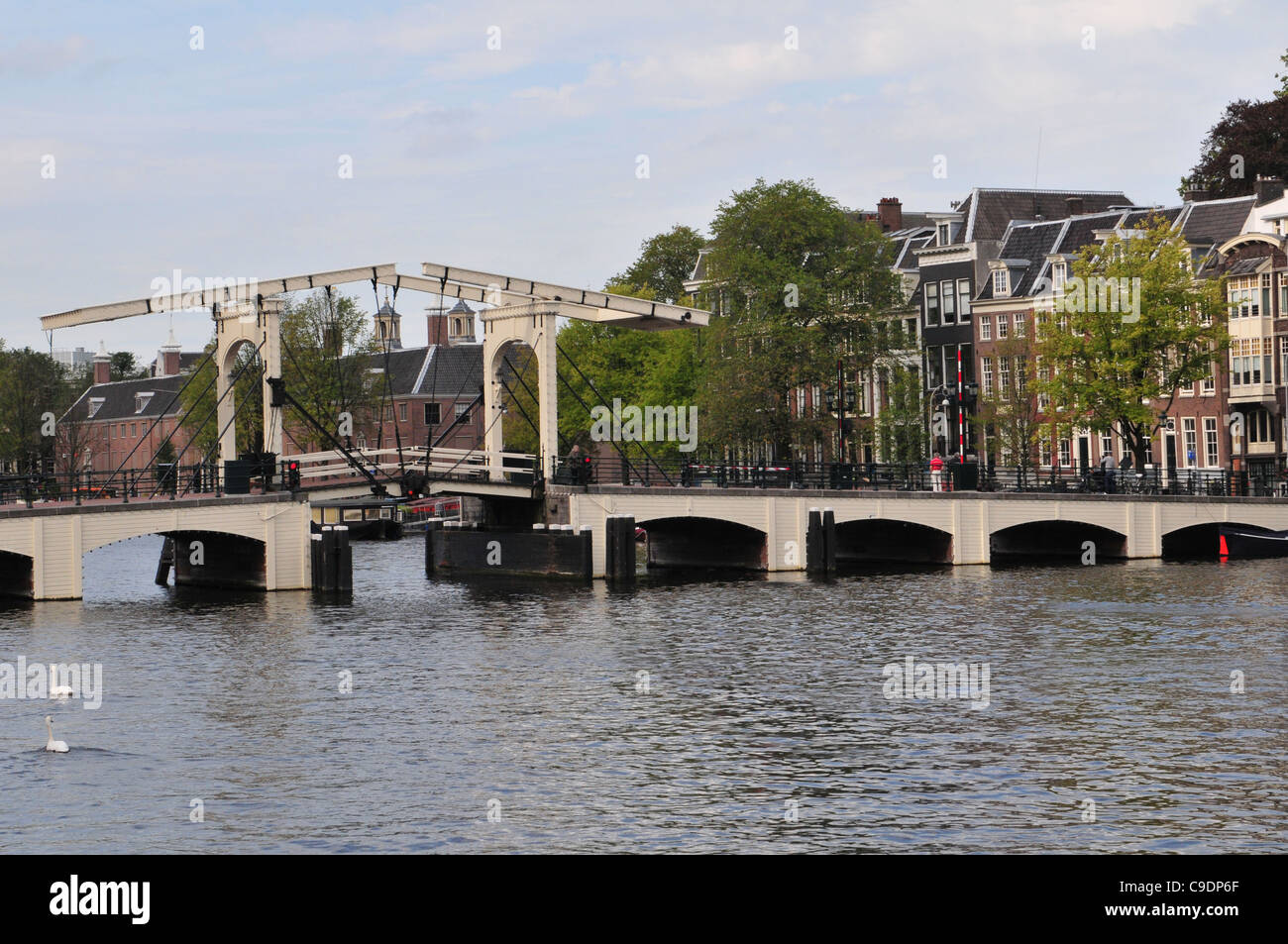 Magere Brug - Skinny ponte sul fiume Amstel di Amsterdam. Foto Stock