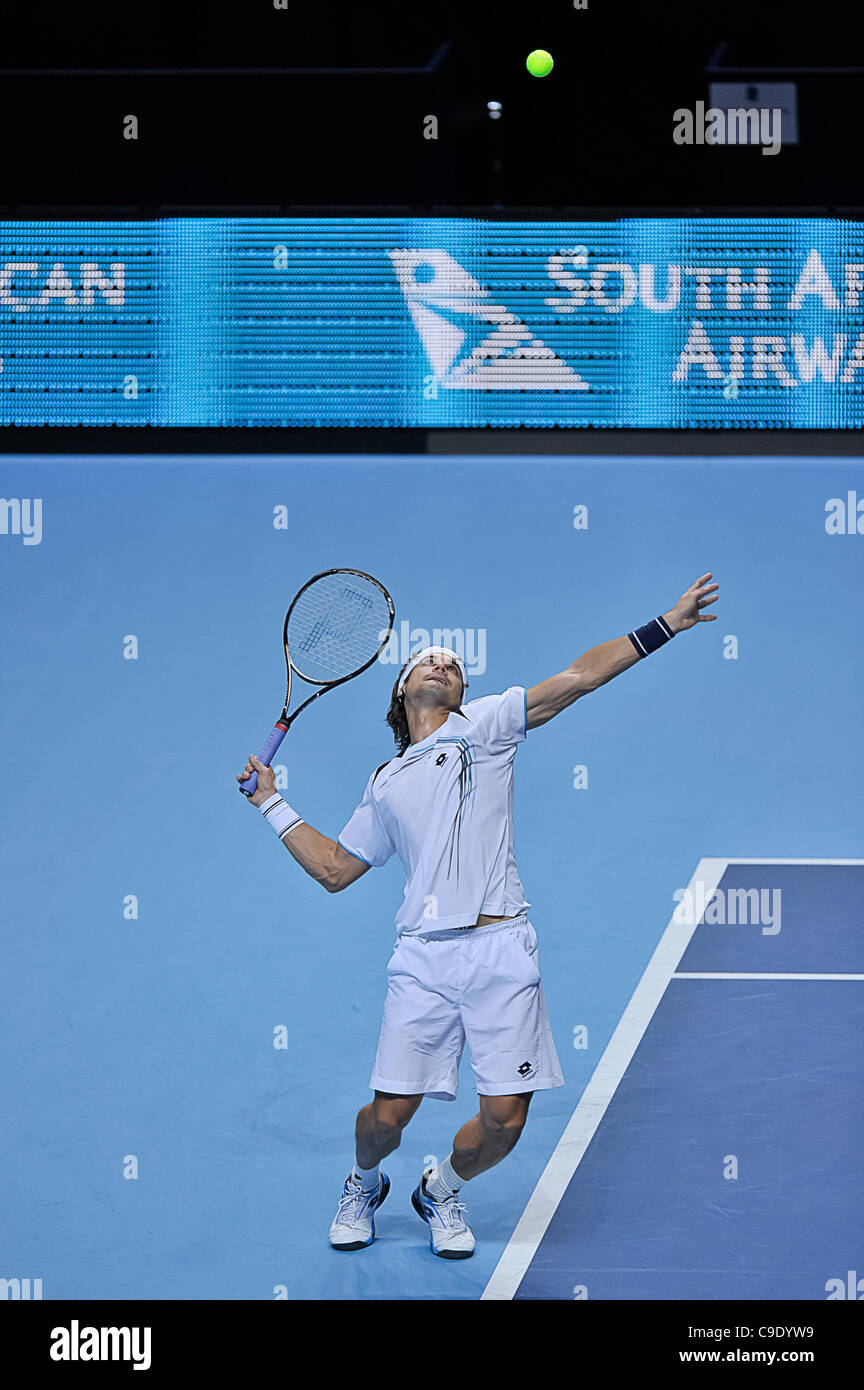 26.11.2011 Londra, Inghilterra David Ferrer della Spagna durante il suo semifinali match contro Roger Federer al Tennis Barclays ATP World Tour Finals 2011 a 02 London Arena. Foto Stock