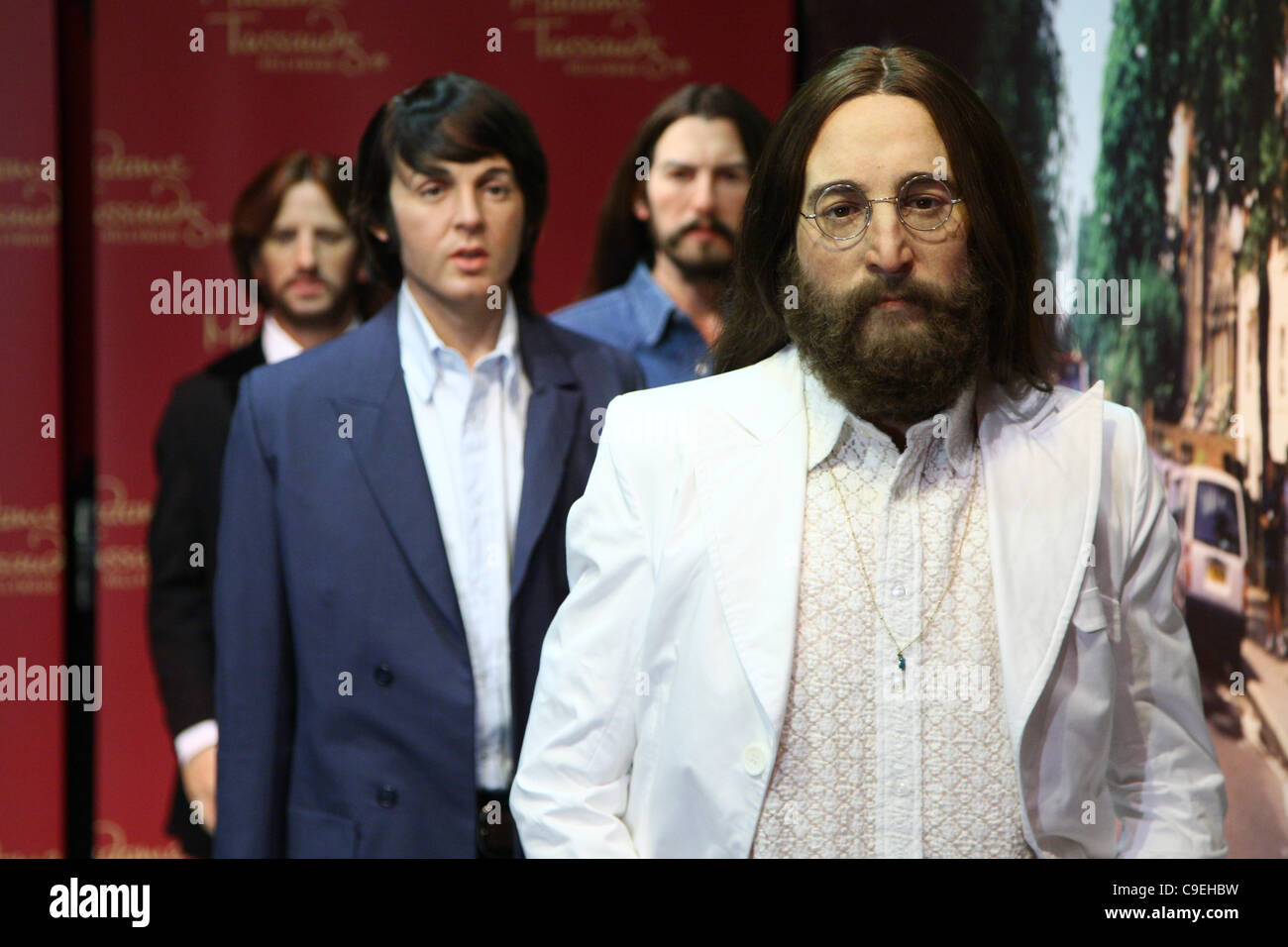 RINGO STARR & George Harrison & PAUL MCCARTNEY & JOHN LENNON BEATLES Figure di Cera scoprimento HOLLYWOOD LOS ANGELES CALIFORNI Foto Stock