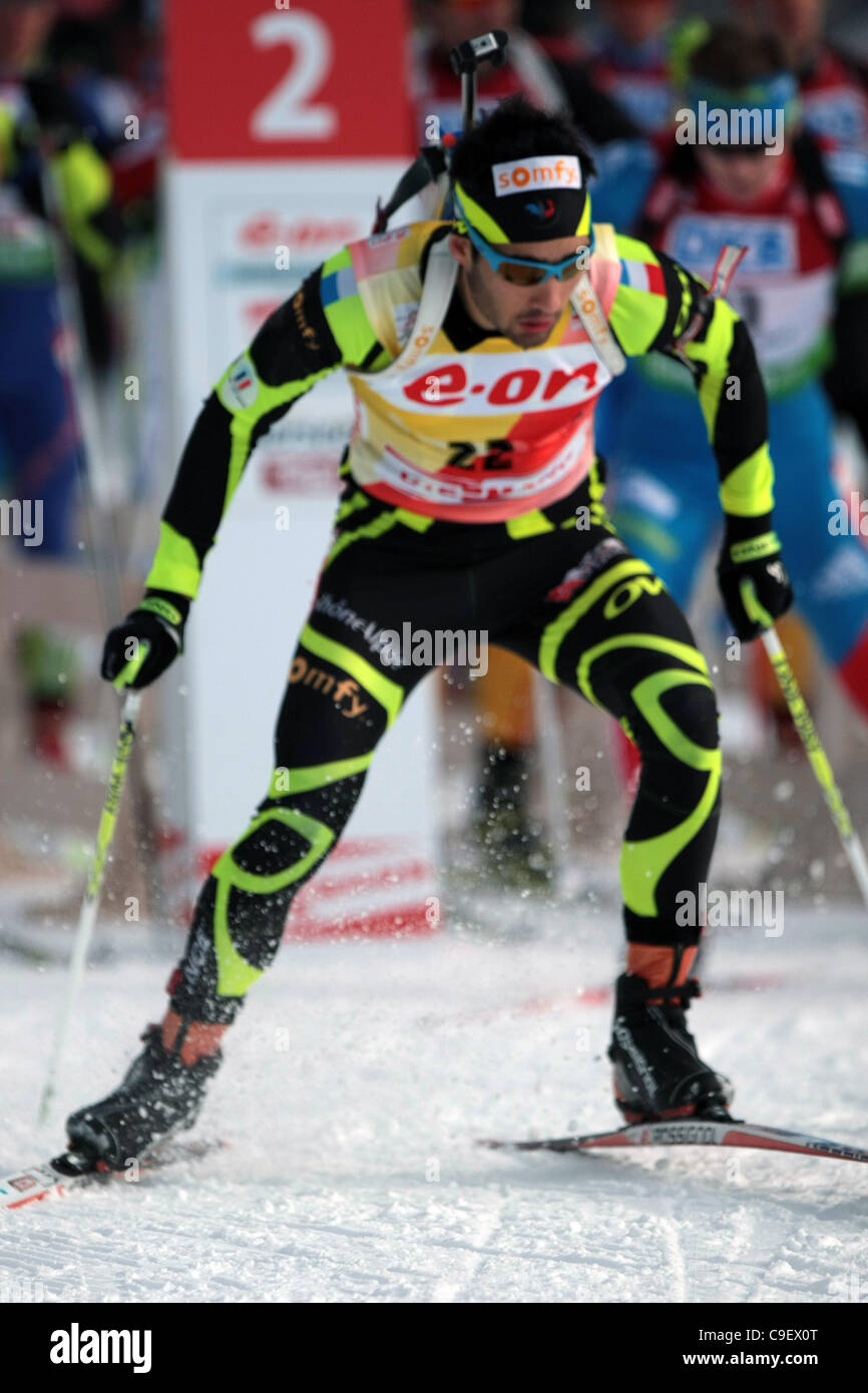 10.12.2011, Hochfilzen in Austria. FOURCADE Martin (FRA) in azione durante gli uomini gara di inseguimento della Coppa del Mondo di Biathlon Foto Stock