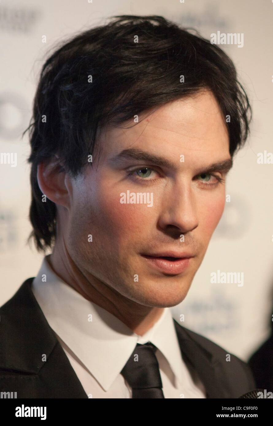 Ian Somerhalder presso gli arrivi per il progetto di acqua cena di beneficenza, Tramonto Luxe Hotel, Los Angeles, CA il 10 dicembre 2011. Foto di: Emiley Schweich/Everett Collection Foto Stock