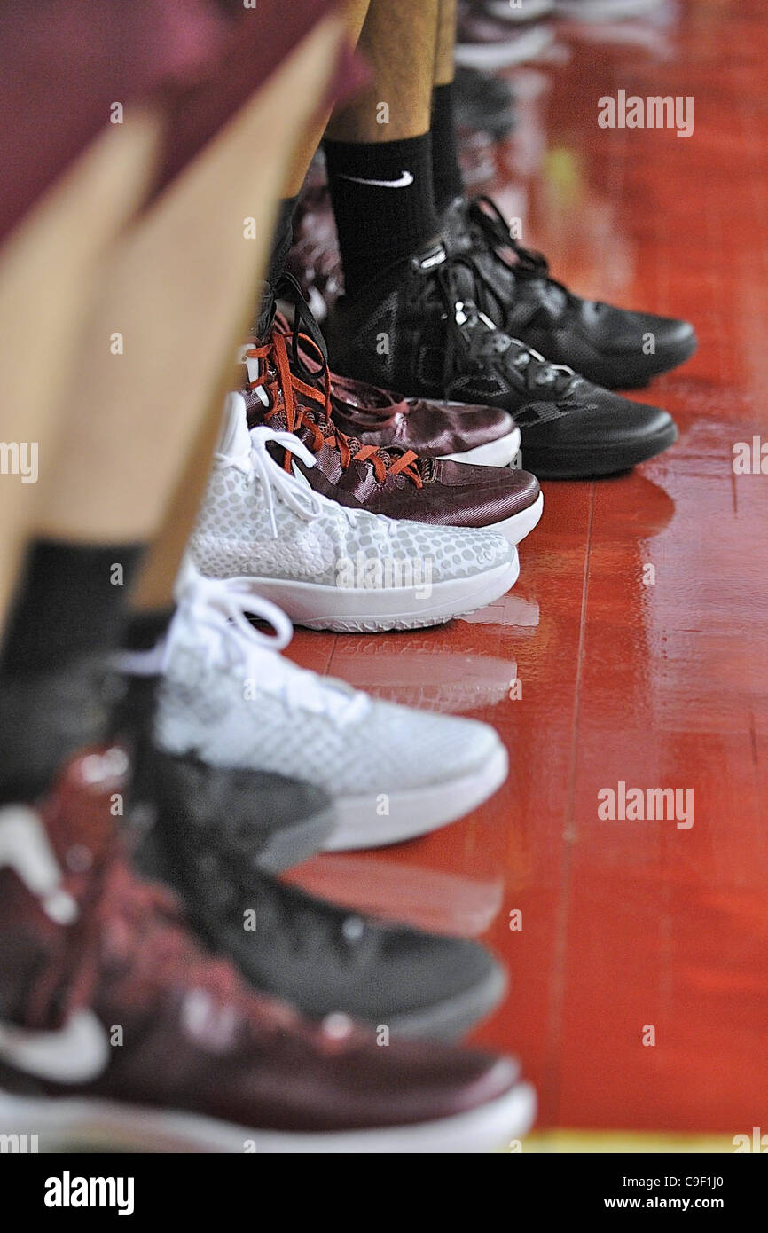 Dic. 10, 2011 - Boston, Massachusetts, STATI UNITI - Scene di Harvard 76-52 della vittoria su Boston University su dicembre 10, 2011 a Agganis Arena di Boston, Massachusets. (Credito Immagine: © Bob Mayberger/eclipse/ZUMAPRESS.com) Foto Stock