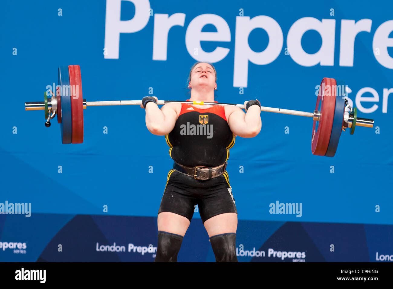 Yvonne KRANZ di Germania competere nel gruppo B, Donna +75kg, Londra prepara il sollevamento pesi International Invitational, 10-11 Dic 11, Excel, London, Regno Unito. Foto Stock