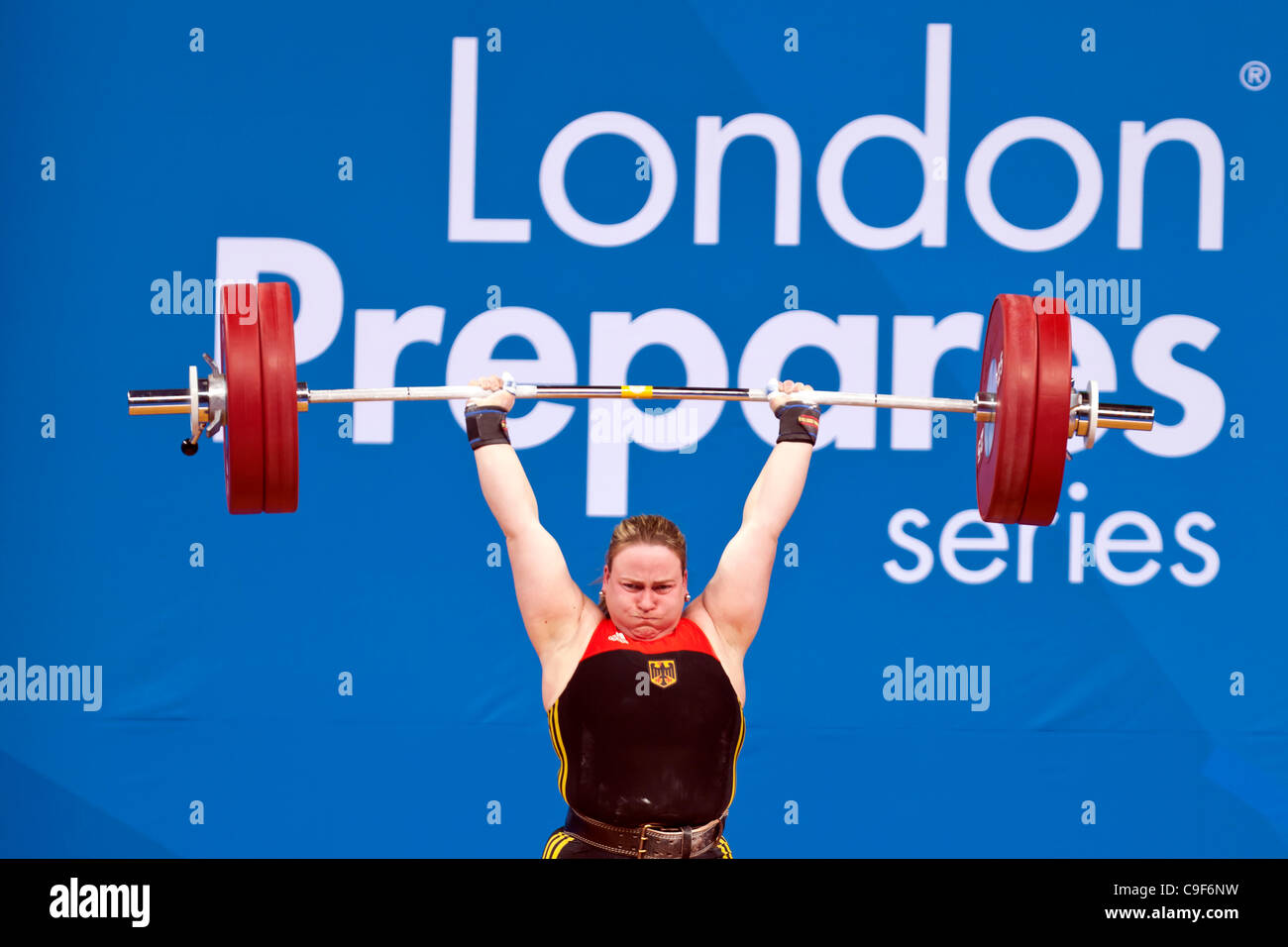 Yvonne KRANZ di Germania competere nel gruppo B, Donna +75kg, Londra prepara il sollevamento pesi International Invitational, 10-11 Dic 11, Excel, London, Regno Unito. Foto Stock