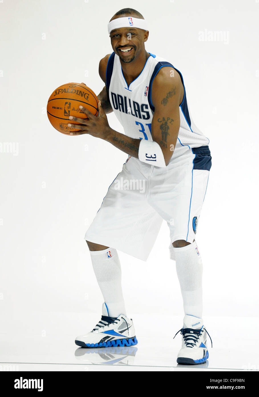 Dicembre 13, 2011: Dallas Mavericks guardia di tiro Jason Terry #31 pone durante il Dallas Mavericks Media Day all'American Airlines Center di Dallas, TX(Immagine di credito: © Albert Pena/Cal Sport Media/ZUMAPRESS.com) Foto Stock