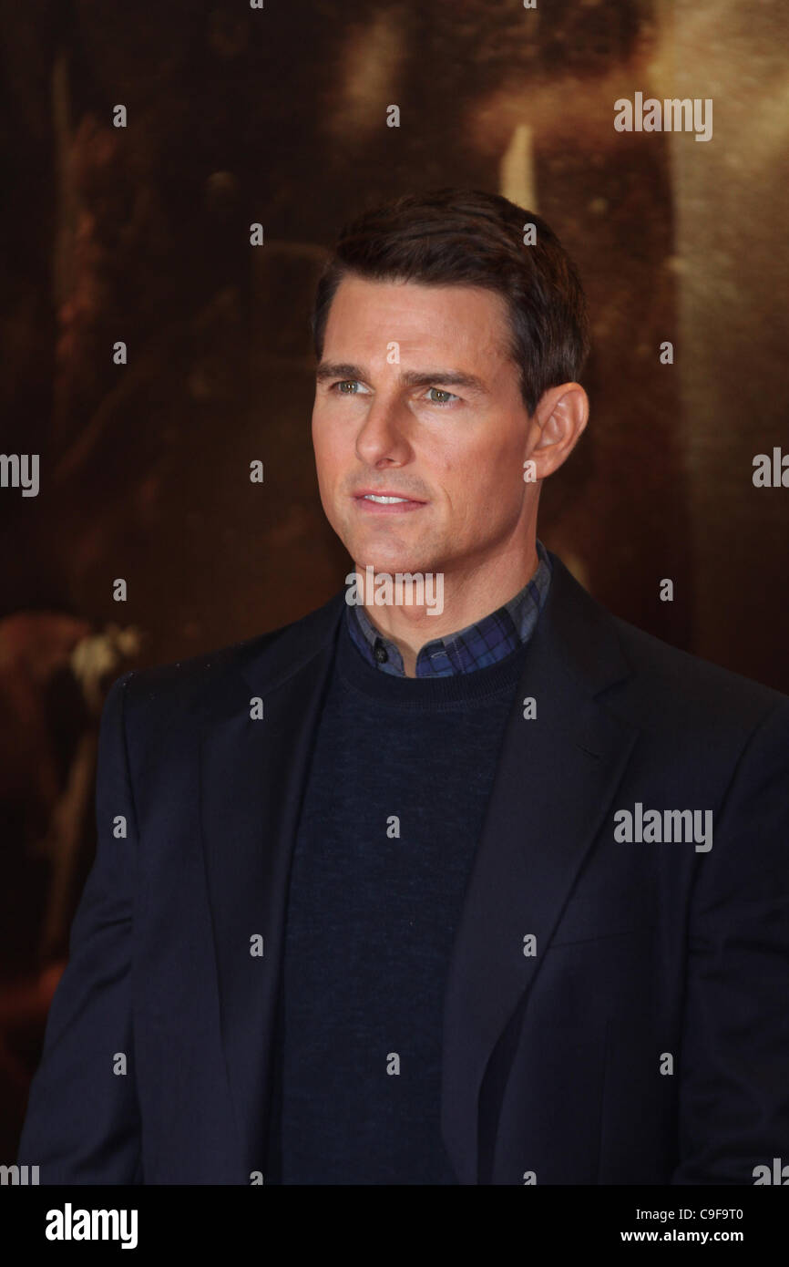 Londra, UK, 13/12/2011 Tom Cruise assiste la Mission: Impossible protocollo fantasma - UK film premiere al BFI IMAX cinema in basso Foto Stock