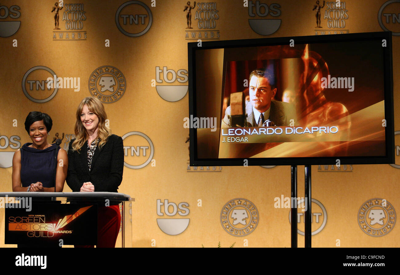 REGINA KING & Judy Greer annunciare 18TH ANNUAL Screen Actors Guild AWARDS NOMINATION WESTWOOD LOS ANGELES CALIFORNIA USA 14 D Foto Stock