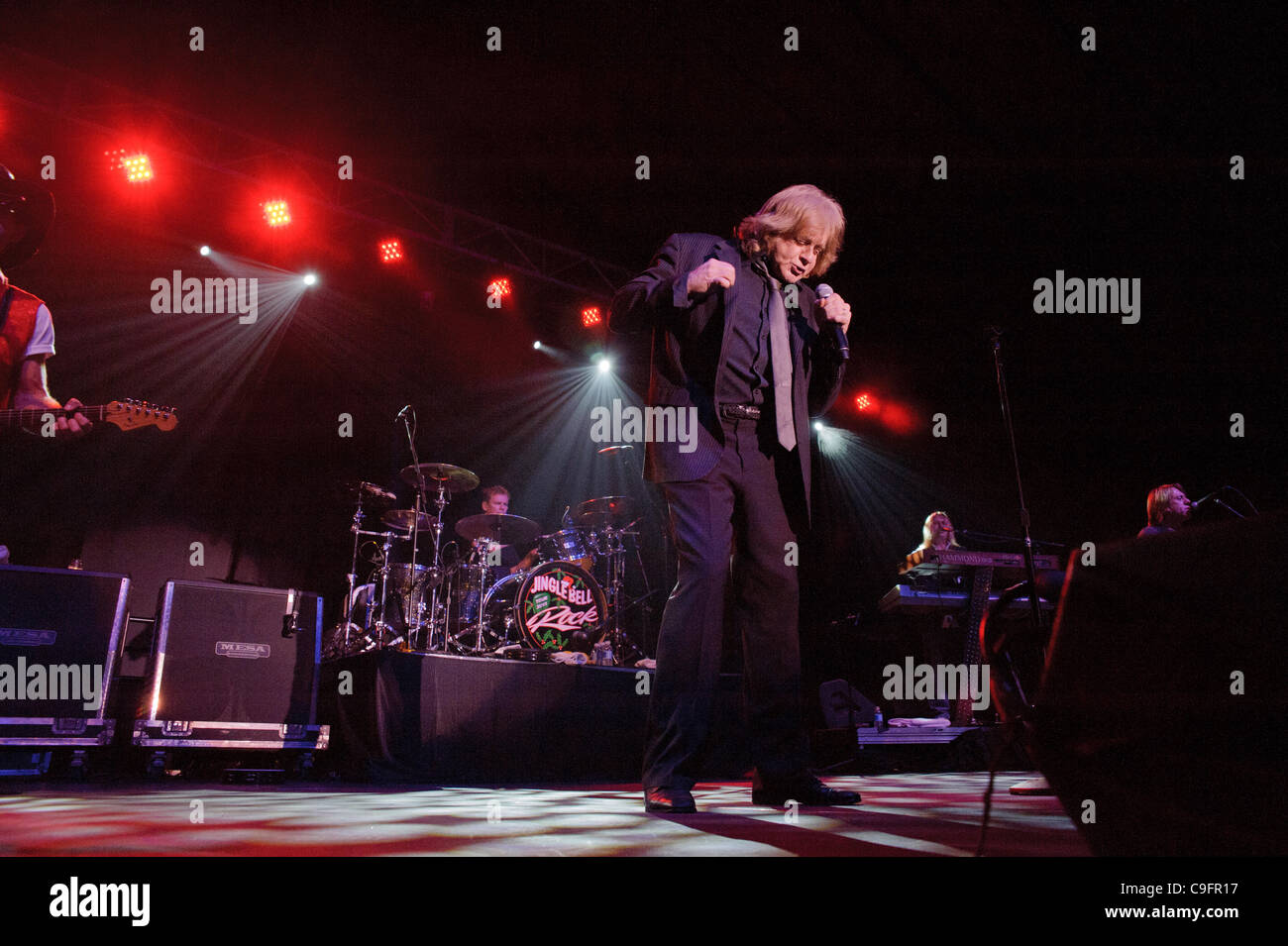 LINCOLN, CA - 15 dicembre: Eddie denaro esegue in Jingle Bell Rock con Mickey Thomas al Thunder Valley Casino Resort a Lincoln, la California il 15 dicembre, 2011 Foto Stock