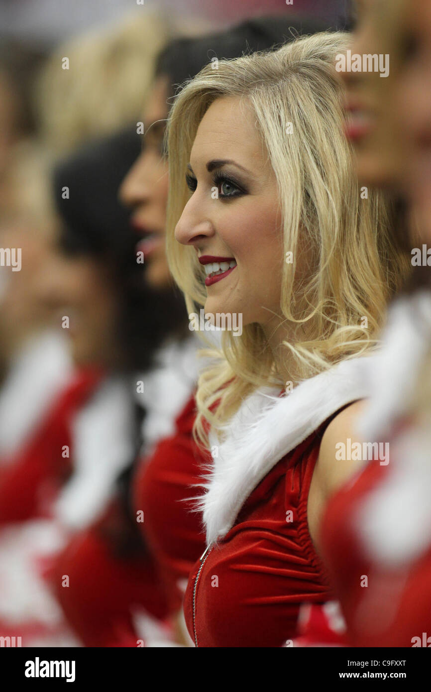 Dic. 18, 2011 - Houston, Texas, Stati Uniti - Houston Texans cheerleader esce sul campo per intrattenere i fan. Carolina Panthers sconfitto Houston Texans 28-13 al Reliant Stadium di Houston in Texas. (Credito Immagine: © Luis Leyva/Southcreek/ZUMAPRESS.com) Foto Stock