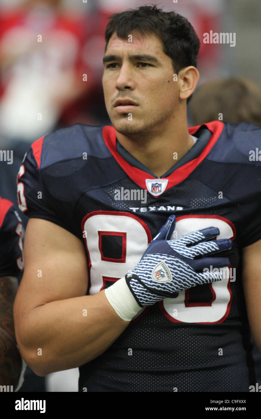 Dic. 18, 2011 - Houston, Texas, Stati Uniti - Houston Texans fullback James Casey(86) durante l'inno nazionale. Carolina Panthers sconfitto Houston Texans 28-13 al Reliant Stadium di Houston in Texas. (Credito Immagine: © Luis Leyva/Southcreek/ZUMAPRESS.com) Foto Stock