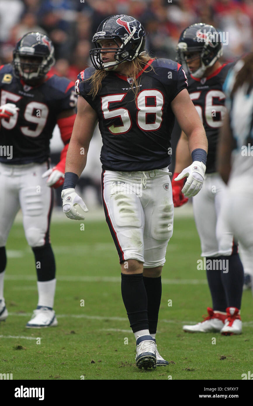 Dic. 18, 2011 - Houston, Texas, Stati Uniti - Houston Texans al di fuori linebacker Brooks Reed(58) molto concentrata su il quarterback. Carolina Panthers sconfitto Houston Texans 28-13 al Reliant Stadium di Houston in Texas. (Credito Immagine: © Luis Leyva/Southcreek/ZUMAPRESS.com) Foto Stock