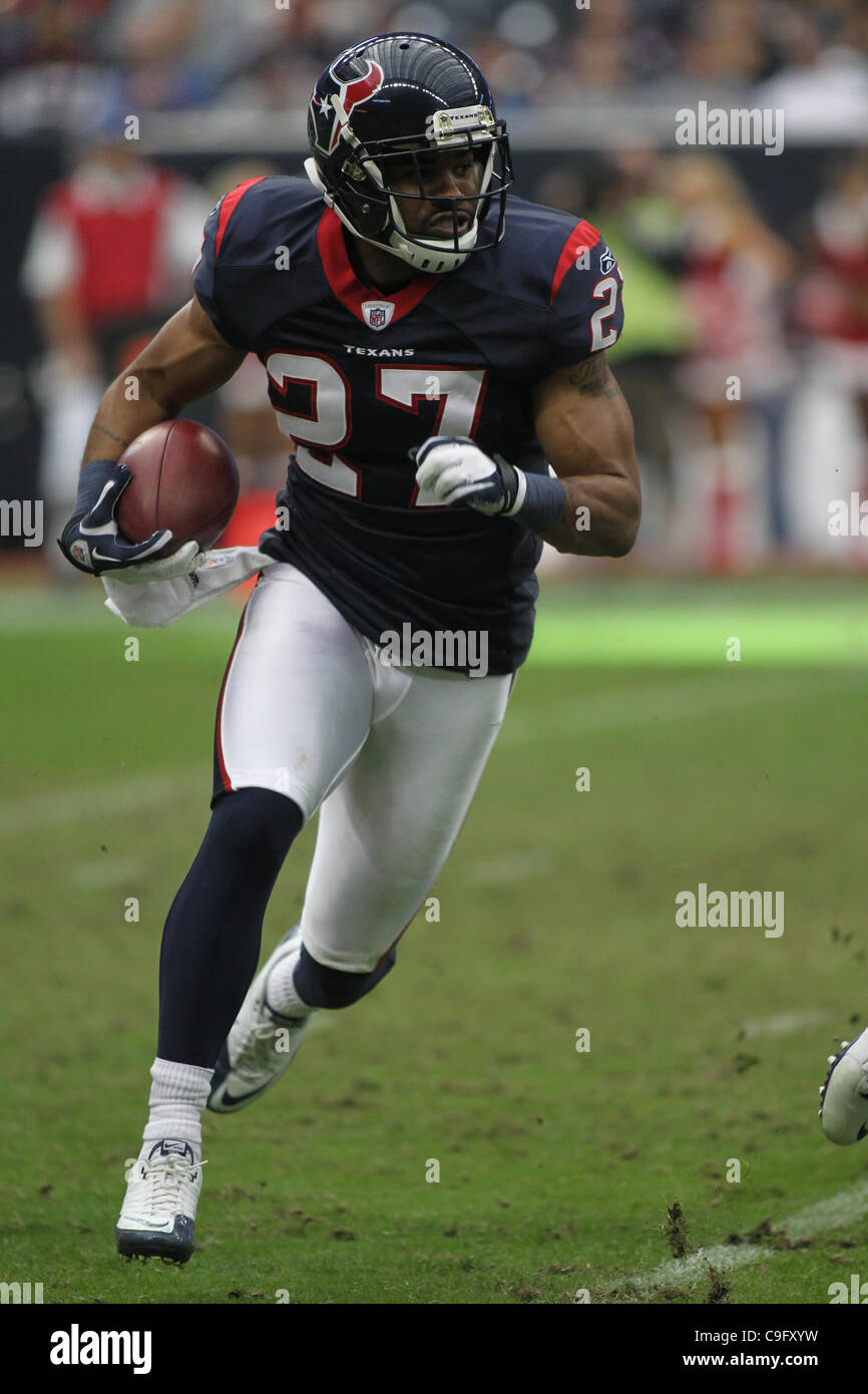 Dic. 18, 2011 - Houston, Texas, Stati Uniti - Houston Texans di sicurezza forte Quintin Demps(27) corre indietro il calcio d'inizio. Carolina Panthers sconfitto Houston Texans 28-13 al Reliant Stadium di Houston in Texas. (Credito Immagine: © Luis Leyva/Southcreek/ZUMAPRESS.com) Foto Stock