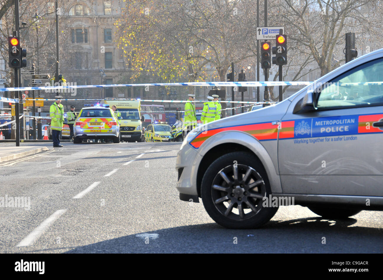 La polizia corden sulla scena di un incidente mortale vicino a Trafalgar Square Londra Giovedì 22 Dicembre 2011 Foto Stock