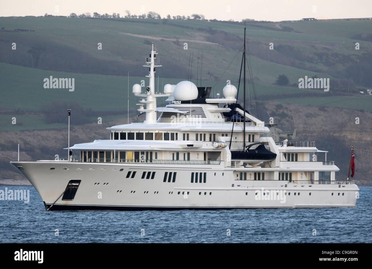 Regno Unito, Tatoosh superyacht di proprietà del miliardario co-fondatore di Microsoft Paul Allen è in vendita con Fraser Yachts nautica di lusso azienda per un segnalato $162milioni. Visto qui al largo della costa di Dorset, Regno Unito. Immagine: Dorset Media Service. 281211 Foto Stock