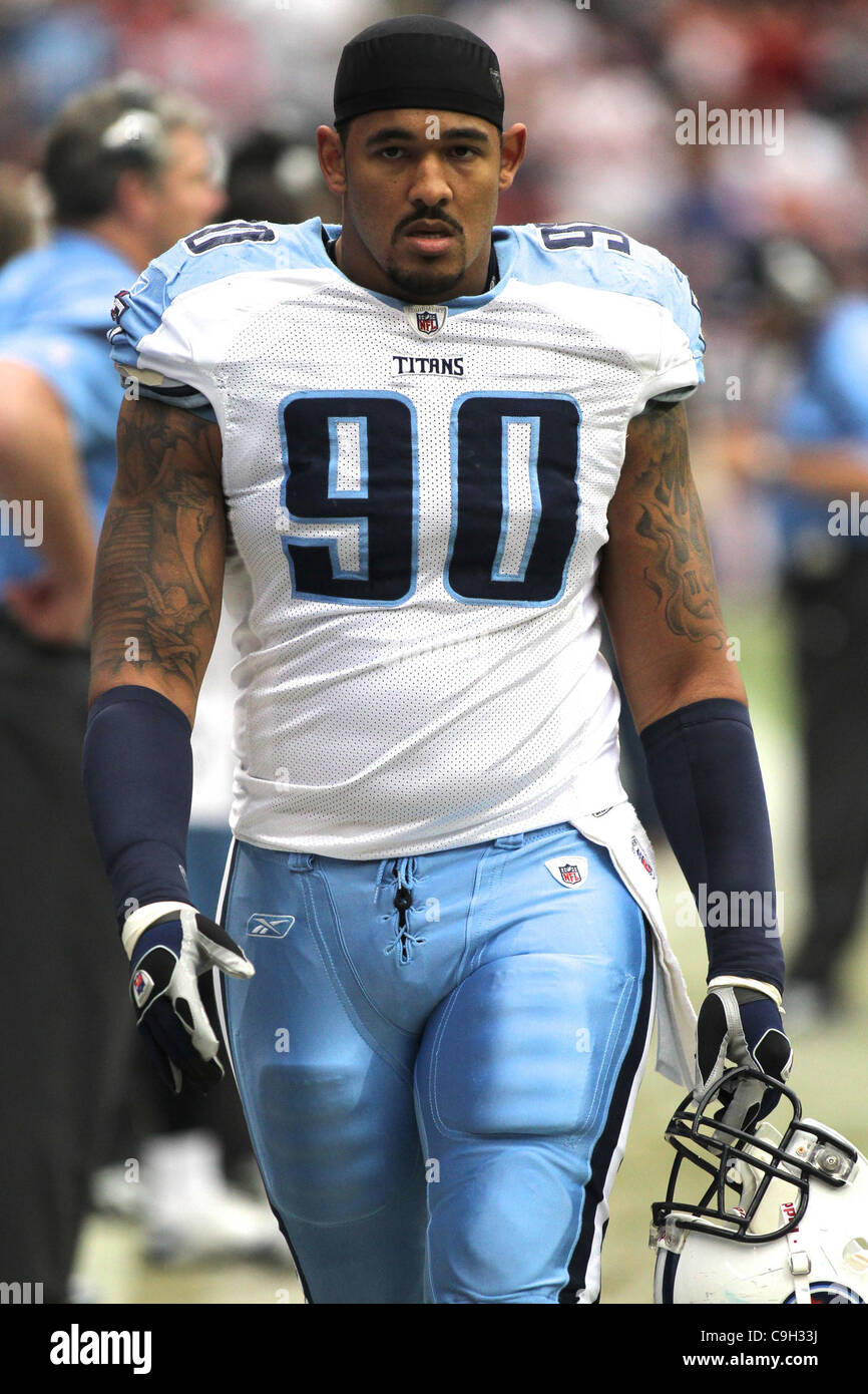 Il 1 gennaio, 2012 - Houston, Texas, Stati Uniti - Tennessee Titans difensivo fine Derrick Morgan(90) sull'emarginare in attesa per il reato. Tennessee Titans sconfitto Houston Texans 23-22 al Reliant Stadium di Houston in Texas. (Credito Immagine: © Luis Leyva/Southcreek/ZUMAPRESS.com) Foto Stock