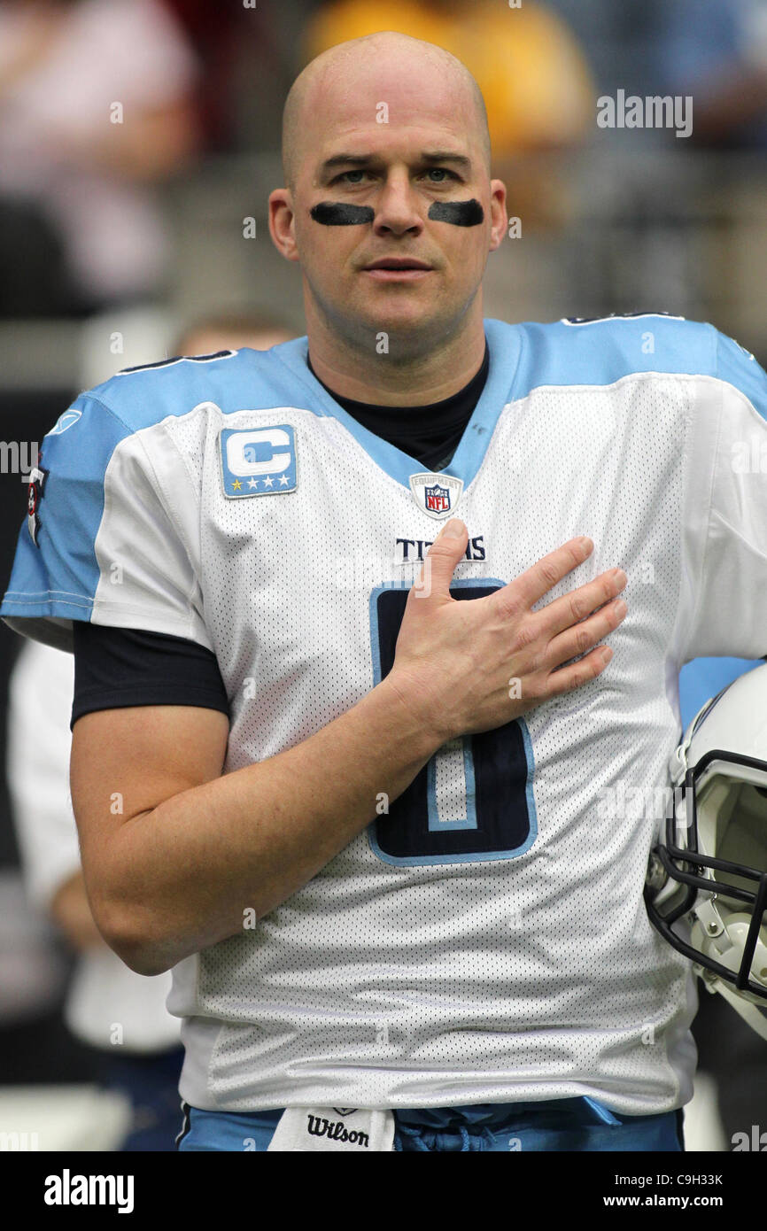 Il 1 gennaio, 2012 - Houston, Texas, Stati Uniti - Tennessee Titans quarterback Matt Hasselbeck(8) durante la riproduzione di un inno nazionale. Tennessee Titans sconfitto Houston Texans 23-22 al Reliant Stadium di Houston in Texas. (Credito Immagine: © Luis Leyva/Southcreek/ZUMAPRESS.com) Foto Stock
