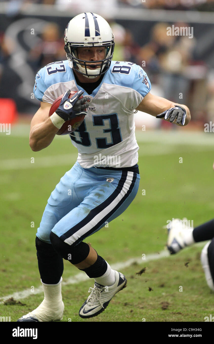 Il 1 gennaio, 2012 - Houston, Texas, Stati Uniti - Tennessee Titans wide receiver Marc Mariani(83) prende la punt e capi upfield. Tennessee Titans sconfitto Houston Texans 23-22 al Reliant Stadium di Houston in Texas. (Credito Immagine: © Luis Leyva/Southcreek/ZUMAPRESS.com) Foto Stock