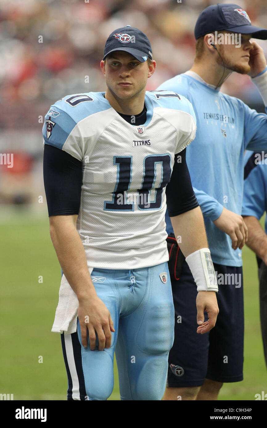 Il 1 gennaio, 2012 - Houston, Texas, Stati Uniti - Tennessee Titans quarterback Jake Locker(10) sull'attività complementare. Tennessee Titans sconfitto Houston Texans 23-22 al Reliant Stadium di Houston in Texas. (Credito Immagine: © Luis Leyva/Southcreek/ZUMAPRESS.com) Foto Stock