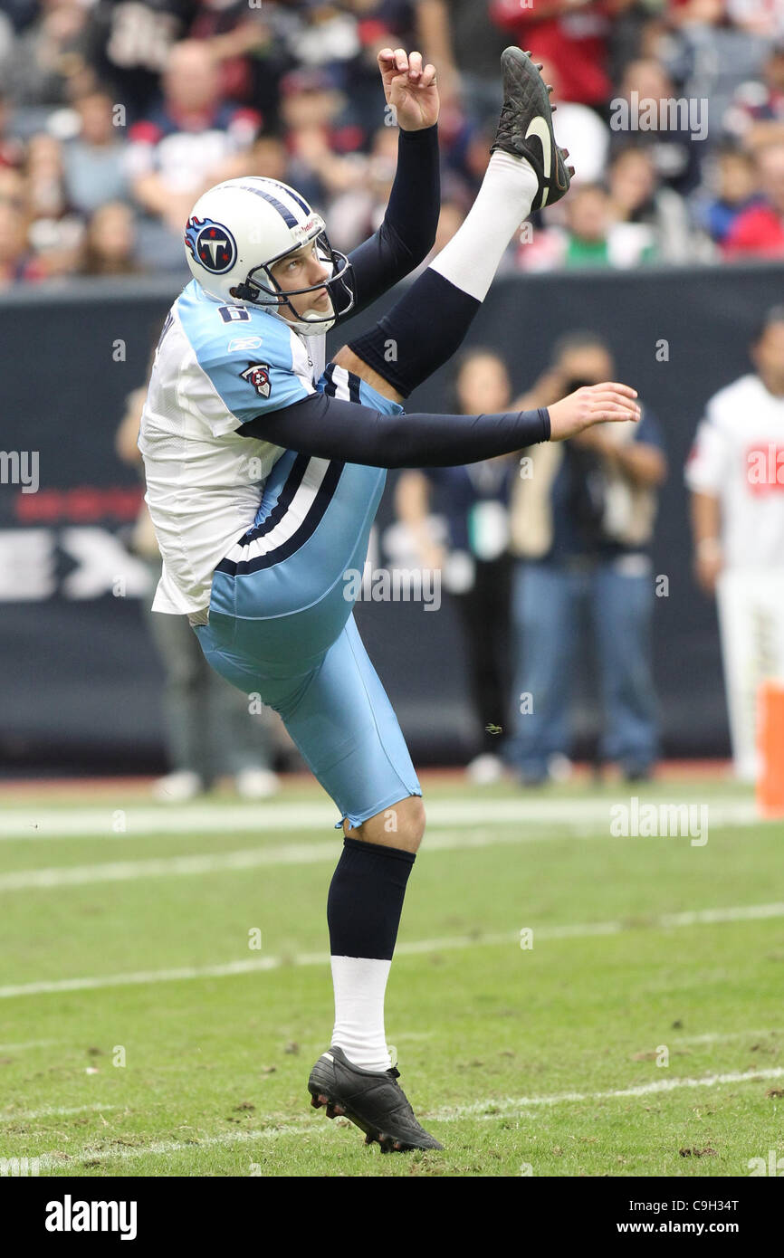Il 1 gennaio, 2012 - Houston, Texas, Stati Uniti - Tennessee Titans punter Brett Kern(6) prende il via durante il primo semestre. Tennessee Titans sconfitto Houston Texans 23-22 al Reliant Stadium di Houston in Texas. (Credito Immagine: © Luis Leyva/Southcreek/ZUMAPRESS.com) Foto Stock