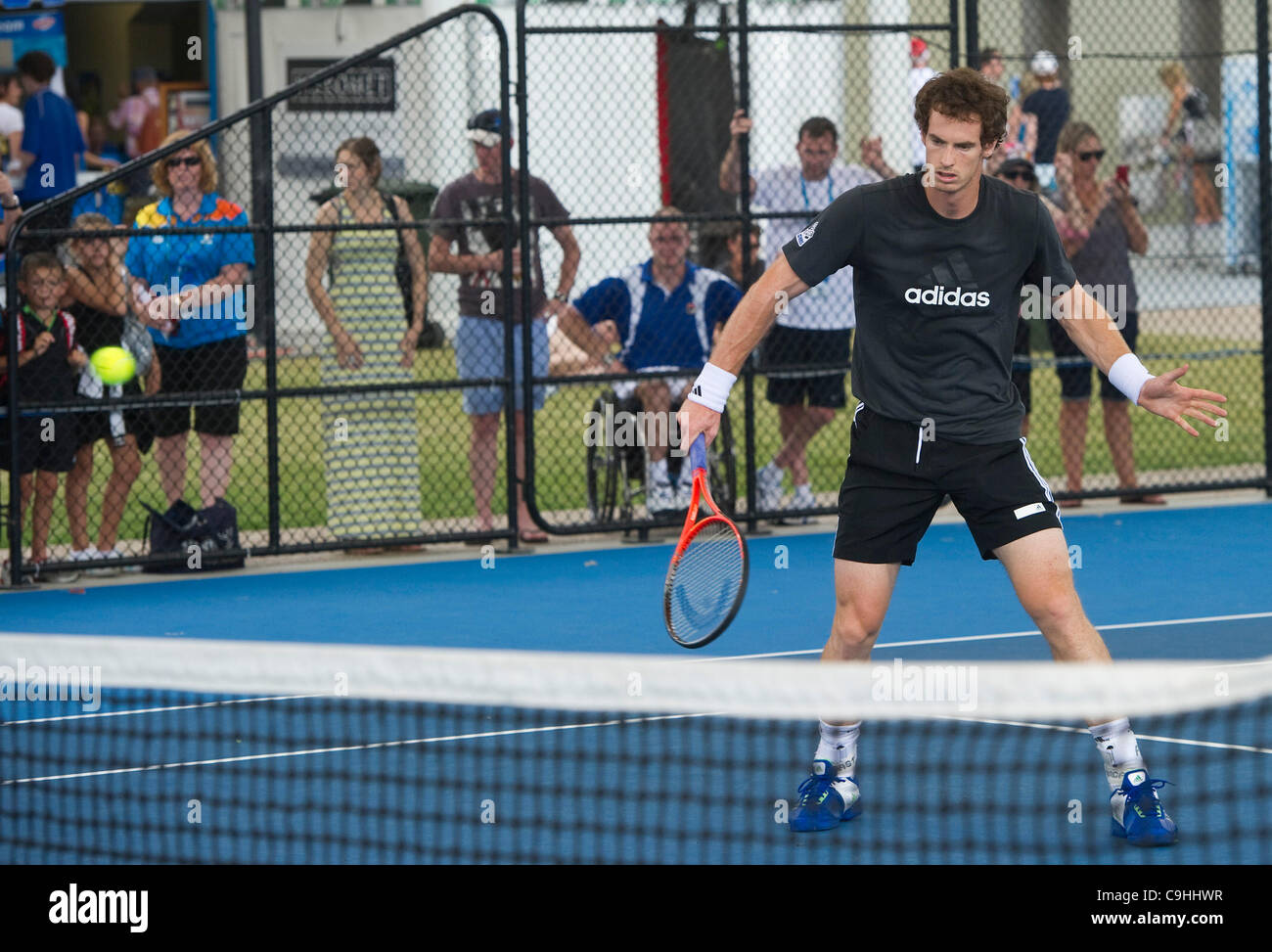 07.01.2012. Brisbane, Australia. TENNIS ATP 250 - Aeroporto Internazionale di Brisbane a 2012 - Sessione di formazione . Azione dal giorno 7 al Brisbane International ha suonato presso la Queensland Centro Tennis, Brisbane Australia. Immagine mostra Andy Murray formazione con il suo allenatore Ivan Lendl prima della sua semi-finale corrispondono. Foto Stock