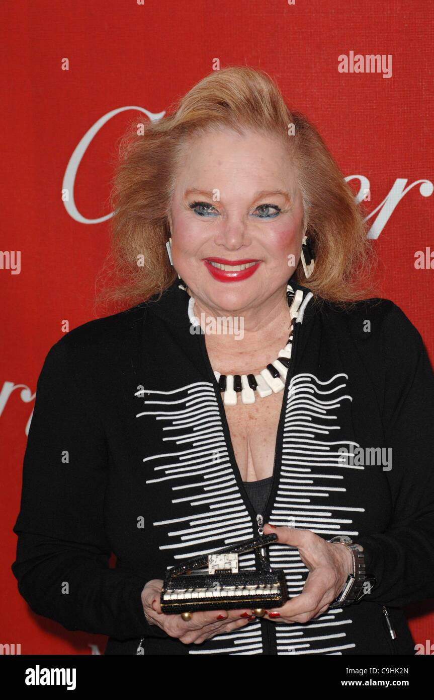 Carol Connors presso gli arrivi per il XXIII Incontro annuale Palm Springs International Film Festival (PSIFF) Awards Gala, Palm Springs Convention Center, Palm Springs, CA 7 gennaio 2012. Foto di: Elizabeth Goodenough/Everett Collection Foto Stock