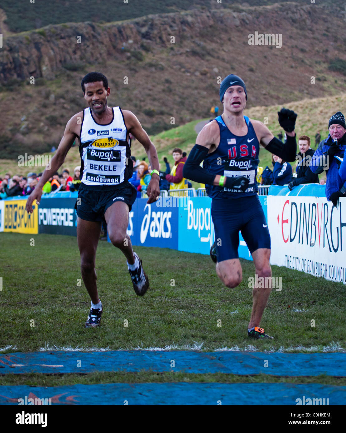 Bupa grande Edinburgh Cross Country 7 gennaio 2012, Senior uomini 8k. Vincitore: Ayad Lamdassem, EUR, seconda: Bobby Mack, STATI UNITI D'AMERICA, terzo: Atelaw Bekele, EUR. Foto Stock