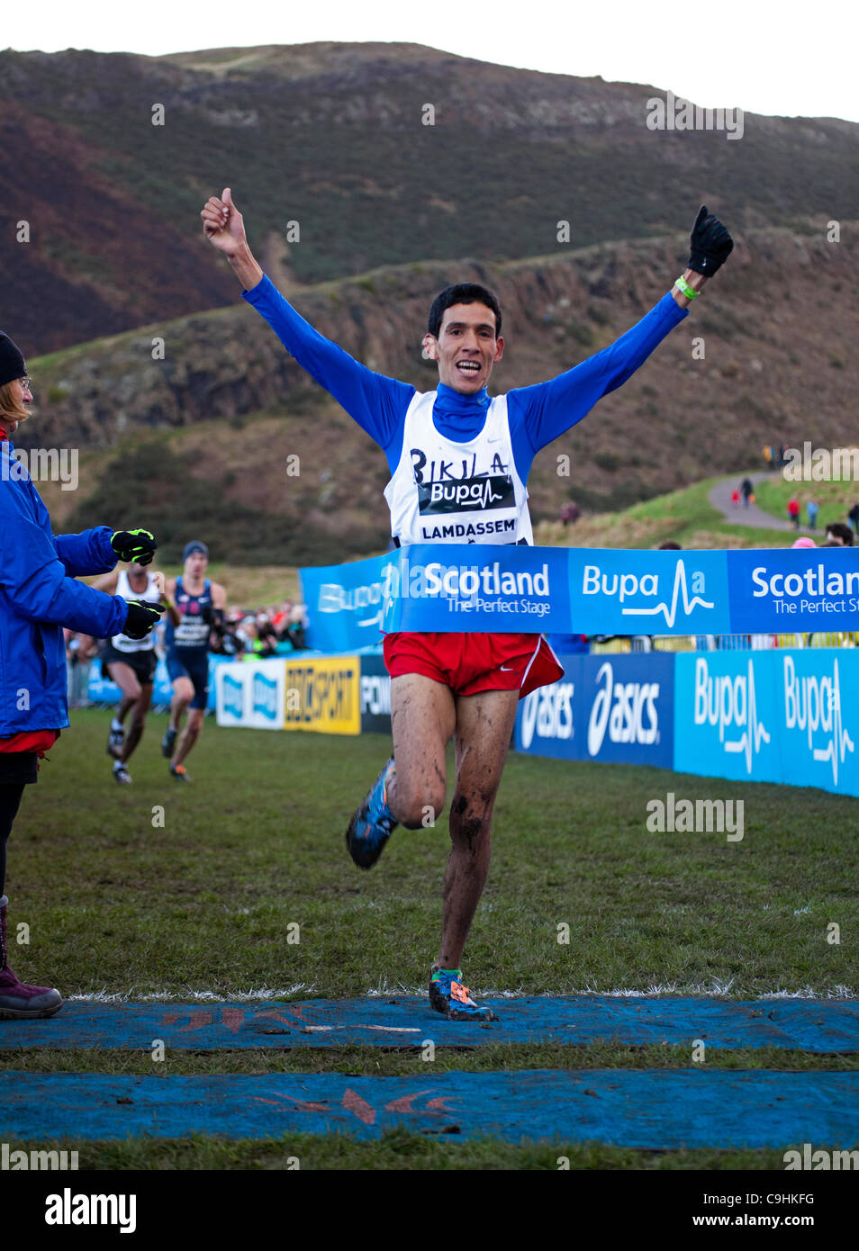 Bupa grande Edinburgh Cross Country 7 gennaio 2012, Senior uomini 8k. Vincitore: Ayad Lamdassem, EUR, seconda: Bobby Mack, STATI UNITI D'AMERICA, terzo: Atelaw Bekele, EUR. Foto Stock