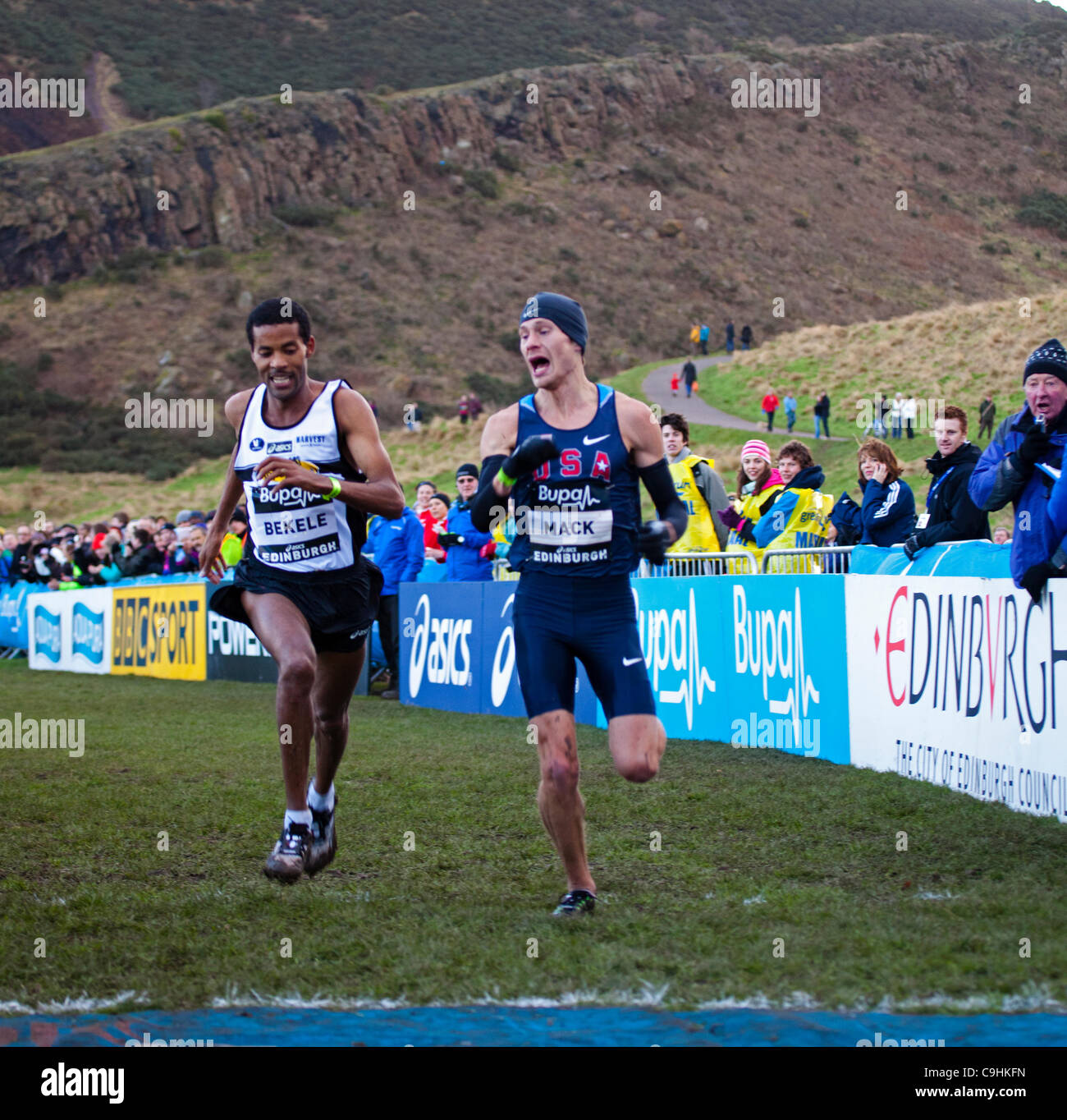 Bupa grande Edinburgh Cross Country 7 gennaio 2012, Senior uomini 8k. Vincitore: Ayad Lamdassem, EUR, seconda: Bobby Mack, STATI UNITI D'AMERICA, terzo: Atelaw Bekele, EUR. Foto Stock