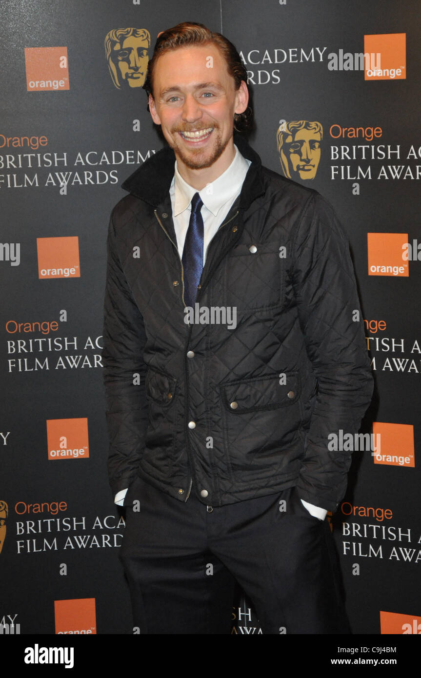 London, Regno Unito 11/01/2012 Tom Hiddleston assiste la Orange Mercoledì Rising Star Award finalisti candidati annuncio 2012 al quartier generale di BAFTA a Londra (Photo credit: Photobeat Immagini/Alamy) Foto Stock