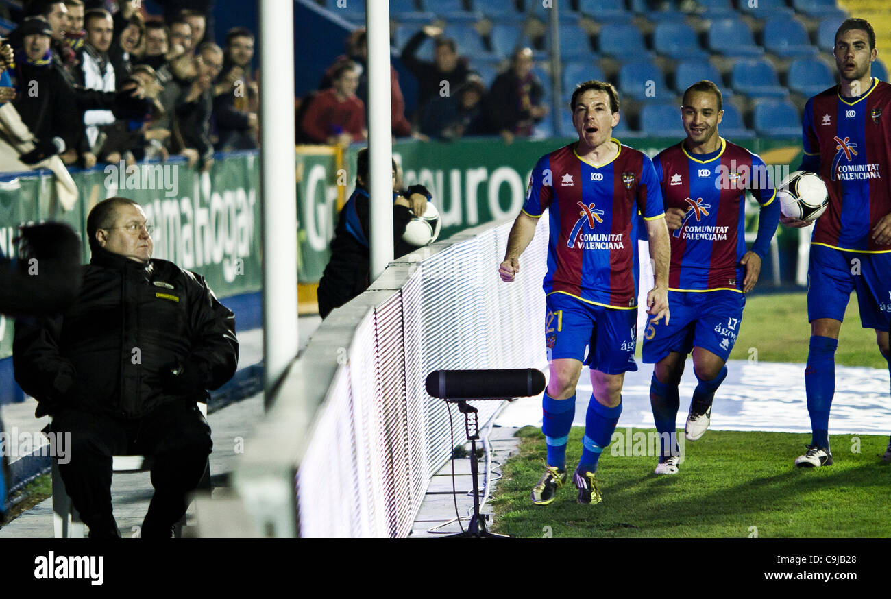 11/01//2011. Valencia, Spagna Copa del Rey, CALCIO - SPAGNA - Levante UD vs Alcorcon - Levante, da Valencia, win 4-0 nella seconda partita delle eliminatorie la concorrenza nei confronti di 2° Divisione team Alcorcón e passa al turno successivo - Levante UD i giocatori per celebrare il 3° obiettivo Foto Stock