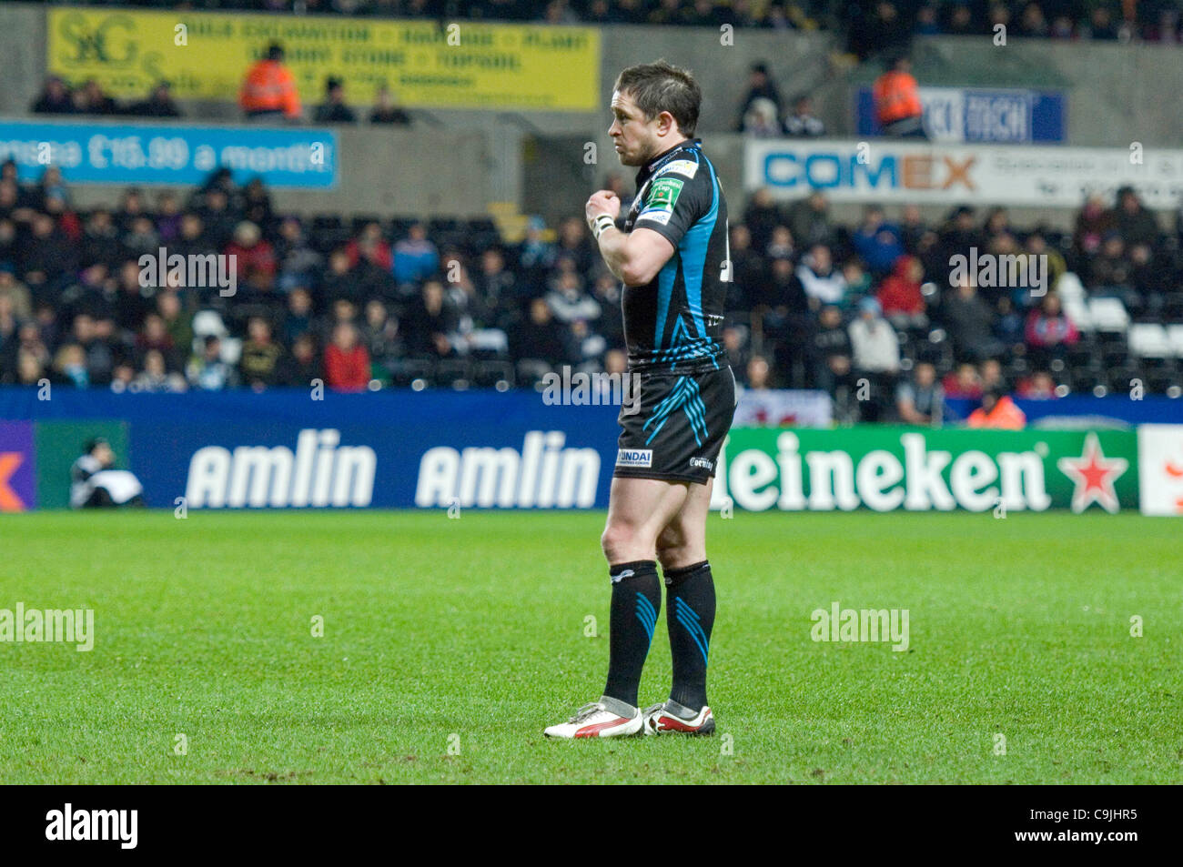 Il falco pescatore v Benetton Rugby Treviso - Heineken Cup fixture al Liberty Stadium di Swansea : Asprì' Shane Williams. Foto Stock