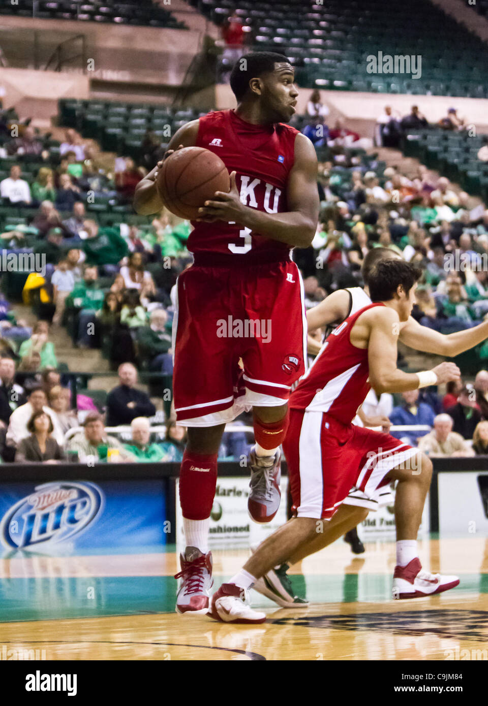 Gen 12, 2012 - Denton, Texas, Stati Uniti d'America - Western Kentucky Hilltoppers guard Kahlil McDonald (3) in azione durante il gioco tra la Western Kentucky Hilltoppers e le università del Nord Texas significa verde a nord Texas Coliseum,Super Pit, in Denton, Texas. UNT sconfitto W Foto Stock