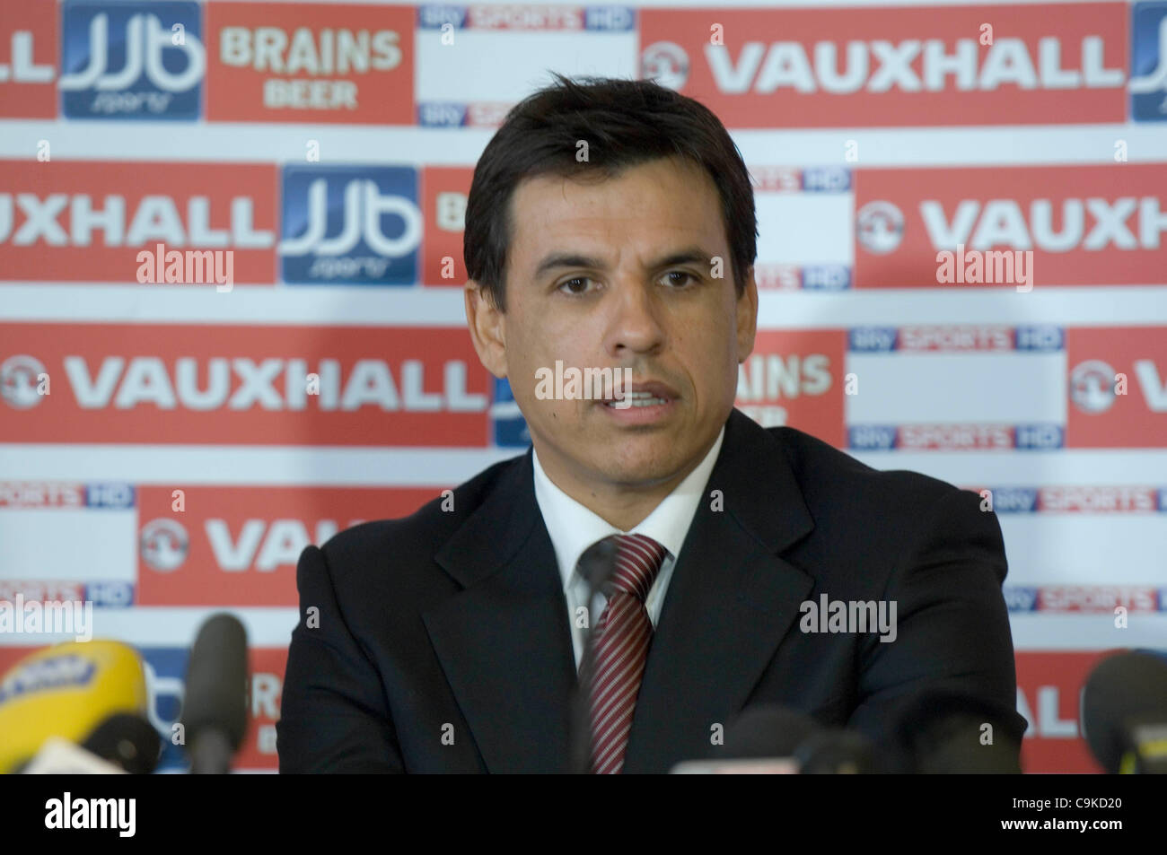 Chris Coleman è svelata come nuovo Galles Football Manager durante una partita di Football Association of Wales. (Solo uso editoriale) Foto Stock Chris Coleman è svelata come nuovo Galles Football Manager durante una partita di Football Association of Wales. (Solo uso editoriale) Foto Stock
