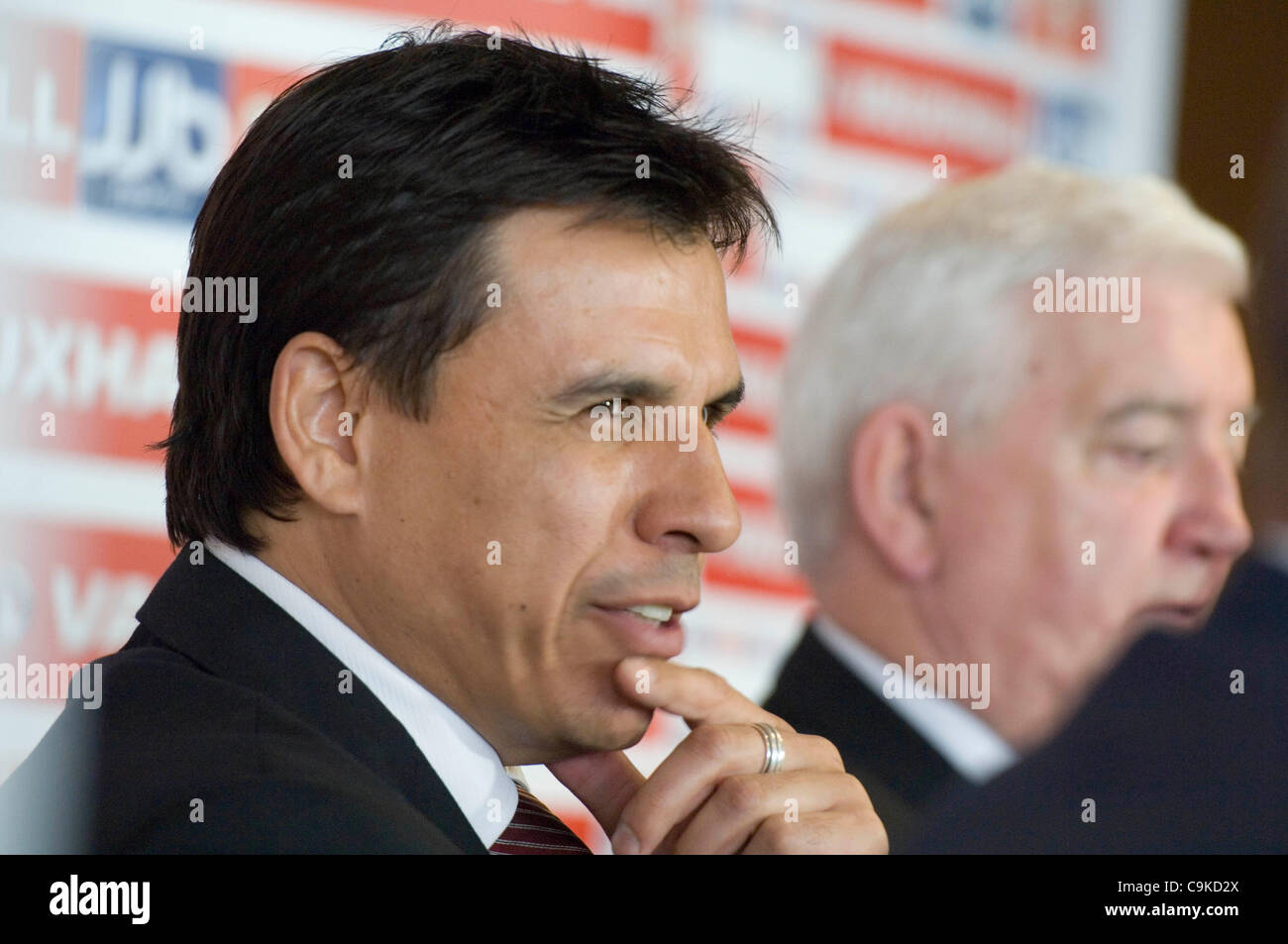 Chris Coleman è svelata come nuovo Galles Football Manager durante una partita di Football Association of Wales. (Solo uso editoriale) Foto Stock Chris Coleman è svelata come nuovo Galles Football Manager durante una partita di Football Association of Wales. (Solo uso editoriale) Foto Stock