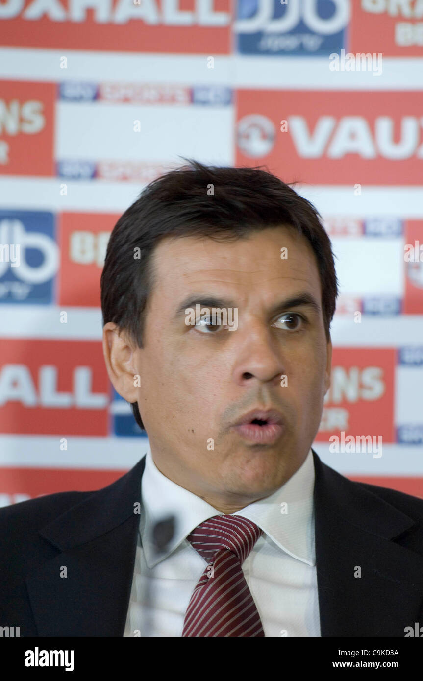 Chris Coleman è svelata come nuovo Galles Football Manager durante una partita di Football Association of Wales. (Solo uso editoriale) Foto Stock Chris Coleman è svelata come nuovo Galles Football Manager durante una partita di Football Association of Wales. (Solo uso editoriale) Foto Stock