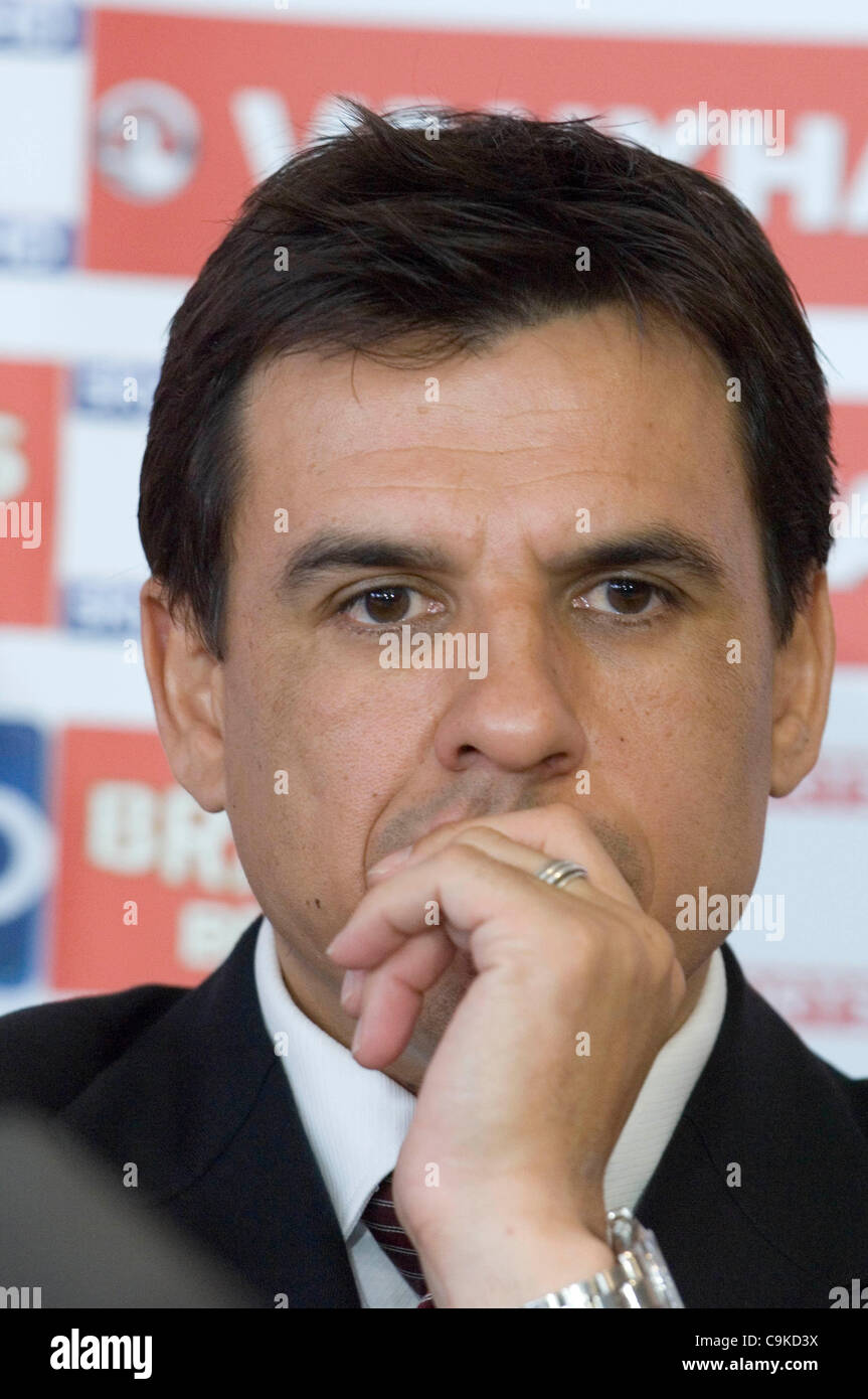 Chris Coleman è svelata come nuovo Galles Football Manager durante una partita di Football Association of Wales. (Solo uso editoriale) Foto Stock Chris Coleman è svelata come nuovo Galles Football Manager durante una partita di Football Association of Wales. (Solo uso editoriale) Foto Stock