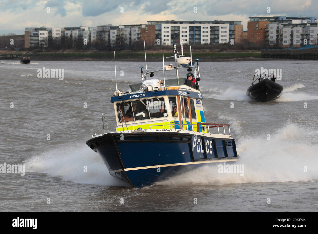 Londra, Regno Unito. Xix gen, 2012. La polizia metropolitana e i Royal Marines velocità lungo il Tamigi Foto Stock