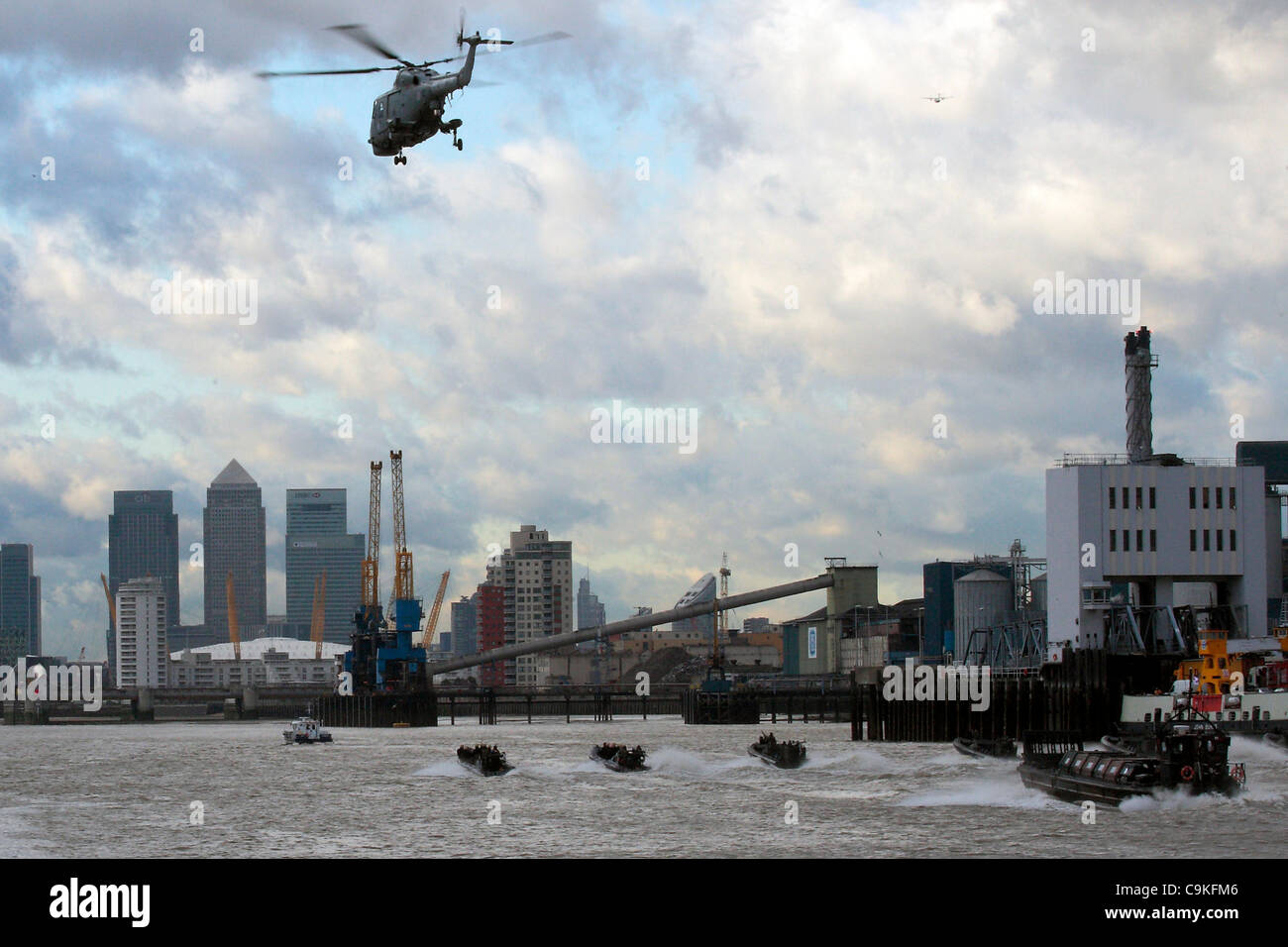 Londra, Regno Unito. Xix gen, 2012. Polizia militare e di prendere parte a un esercizio di sicurezza in preparazione per il 2012 Olimpiadi Foto Stock