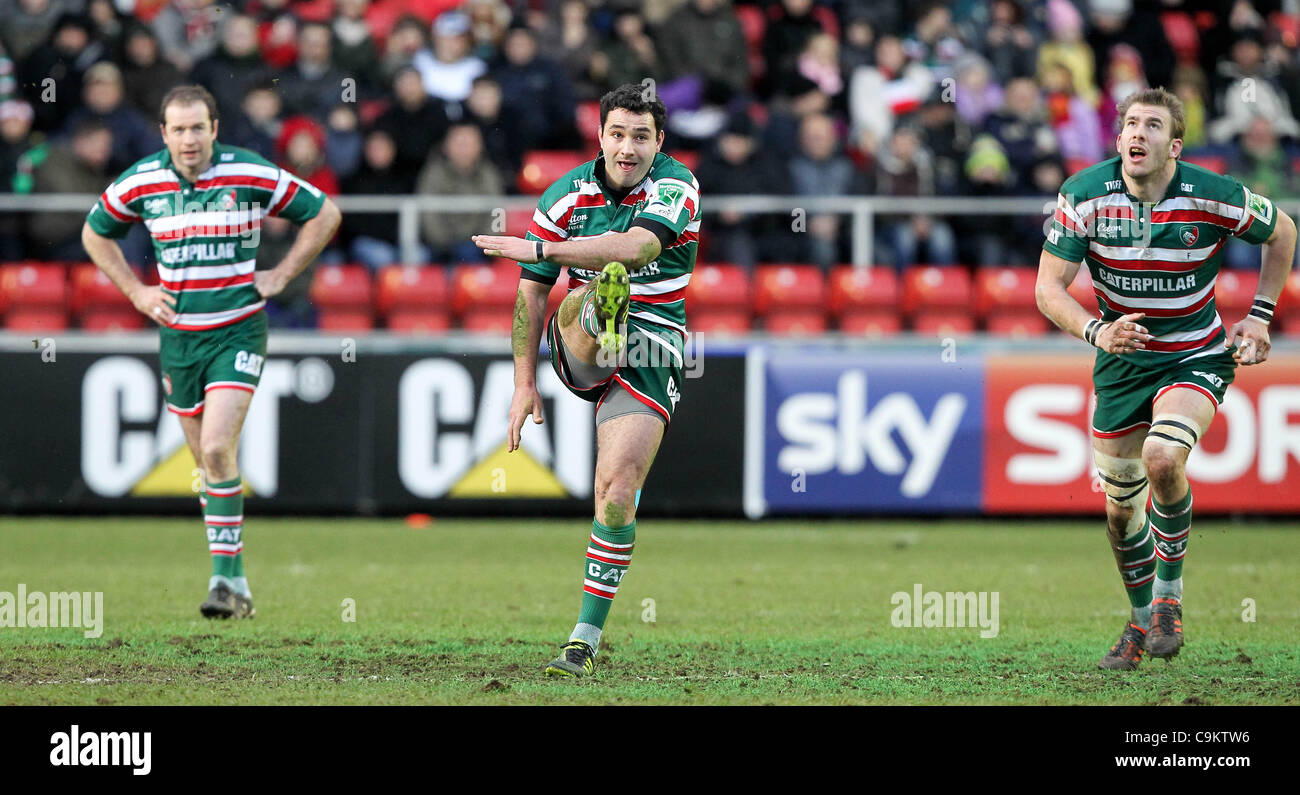 021.01.2012. Welford Road, Leicester, Inghilterra. Tigers Jeremy Staunton calci-off la Heineken Cup Rugby Union gioco tra Leicester Tigers e aironi giocato al Welford Road Stadium. Foto Stock