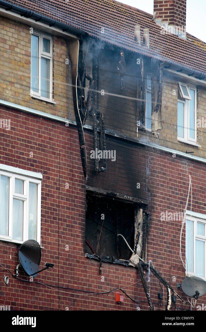 Barking maisonette eviscerato dal fuoco Foto Stock