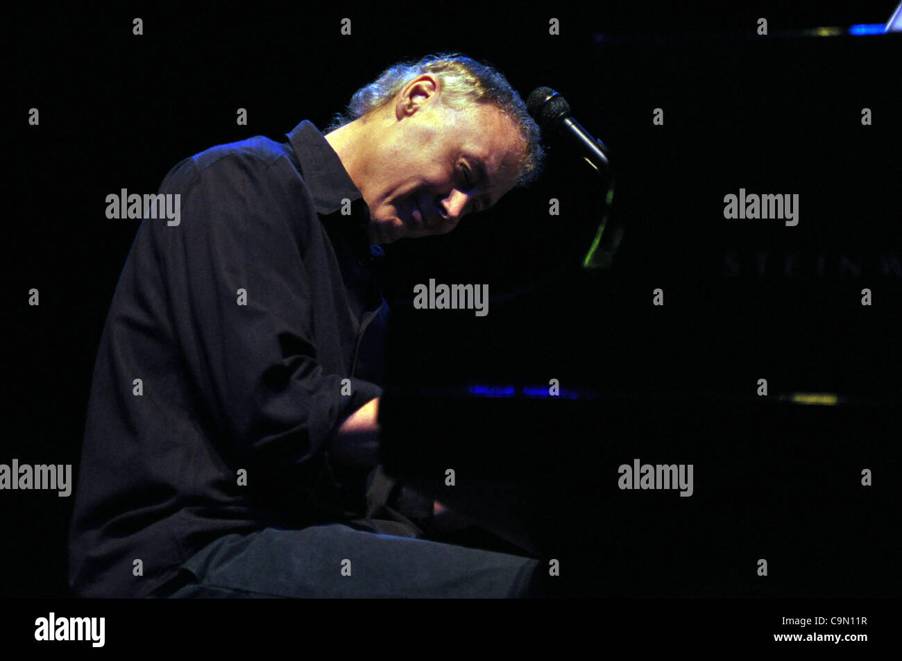 London, Regno Unito 28/01/2012 Bruce Hornsby in concerto al o2 Shepherds Bush Empire a Londra. (Photo credit: Photobeat Immagini/Alamy) Foto Stock