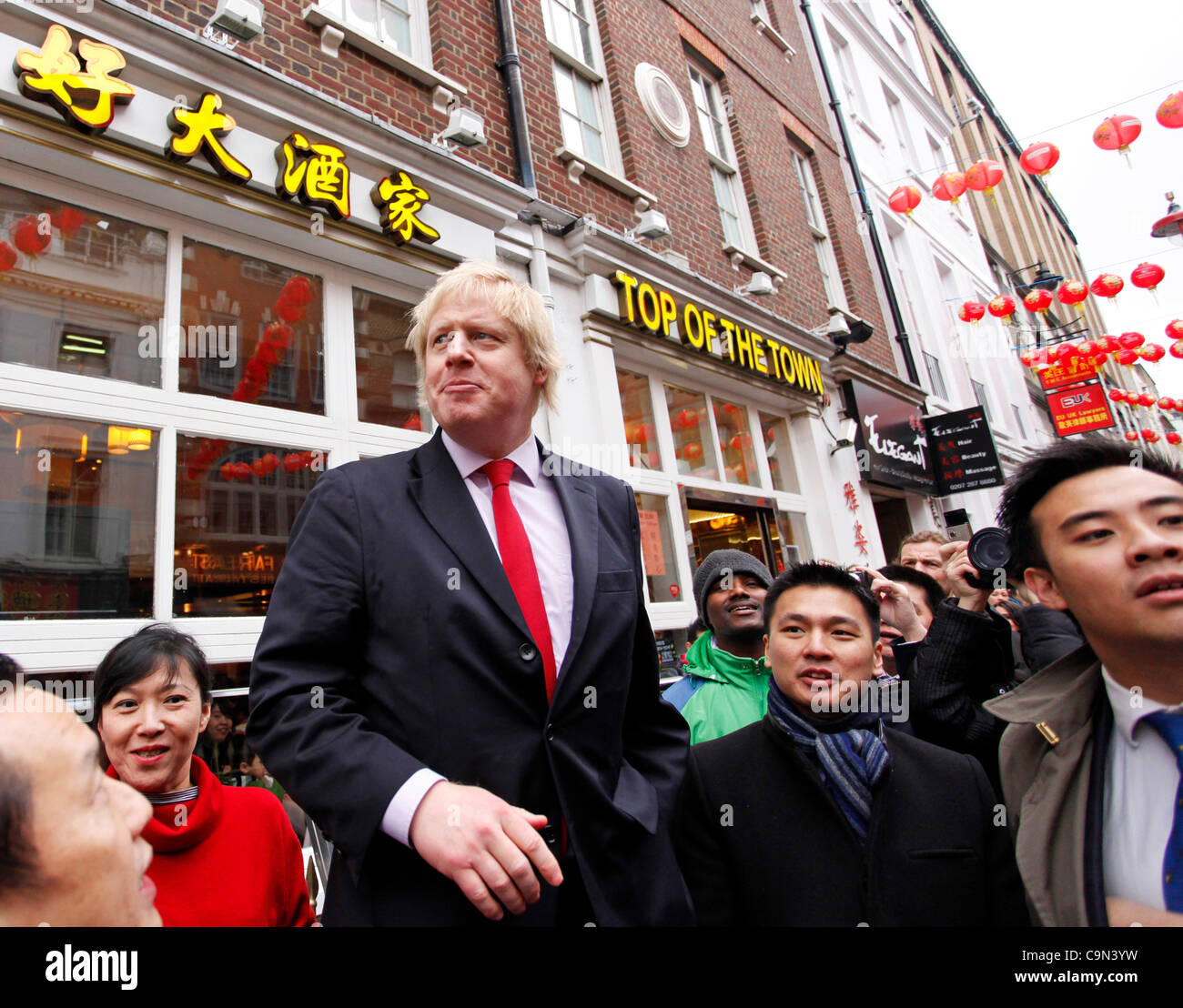29/01/12, Londra. Boris Johnson ha avuto il pranzo e ha tenuto un breve discorso in Chinatown per celebrare l Anno del Dragone durante il Capodanno cinese Foto Stock