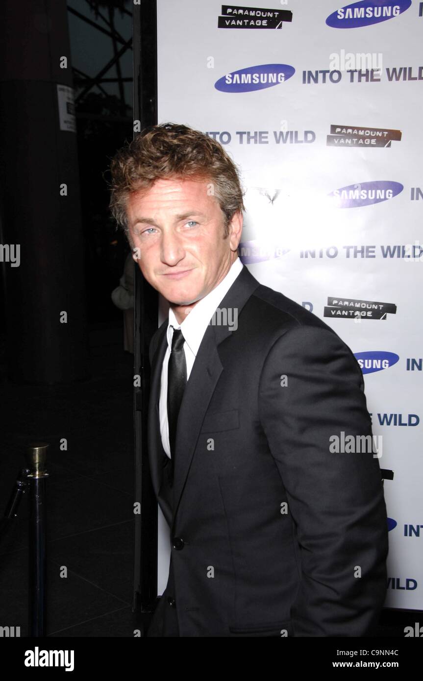 Sett. 18, 2007 - Hollywood, California, Stati Uniti - La premiere del nuovo film da Paramount Vantage nel selvaggio, svoltasi presso il Directors Guild Theatre, il 18 settembre 2007 a Los Angeles. - 2007.SEAN PENN(Immagine di credito: © Michael Germana Globo/foto/ZUMAPRESS.com) Foto Stock