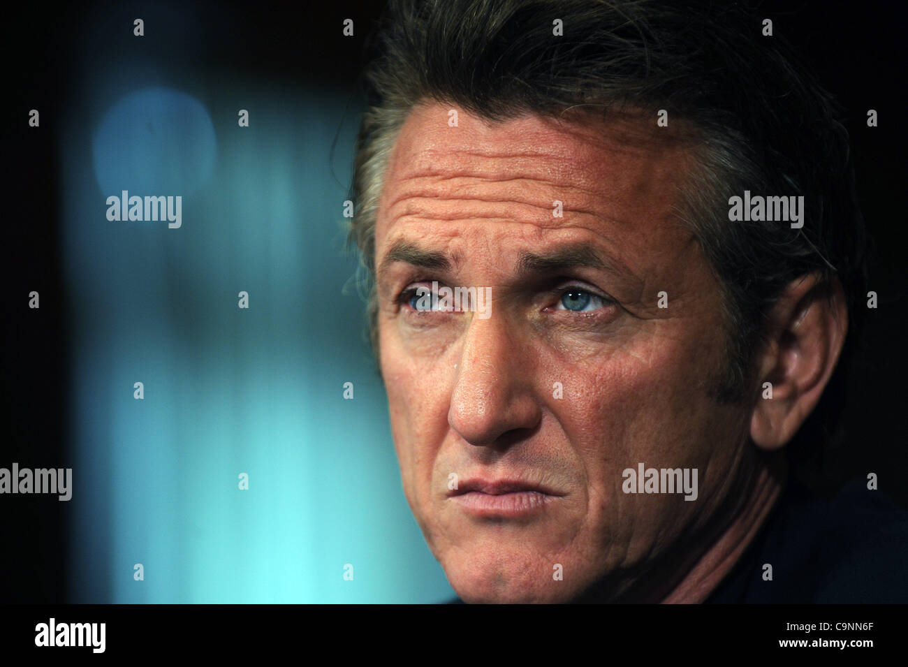 19 maggio 2010 - Washington, DC, Stati Uniti d'America - attore di Hollywood SEAN PENN testimonia davanti al Senato Comitato delle Relazioni Estere sul potenziamento Haiti per ricostruire meglio in Washington. Penn perso la premiere del suo nuovo film "Fair Game' per le continue 63a Cannes Film Festival Internazionale di deporre in un US S Foto Stock